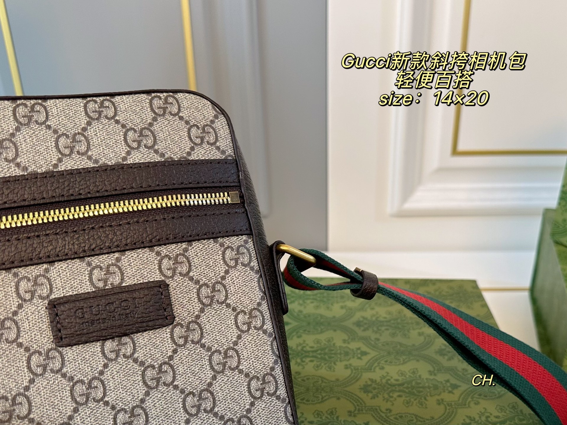 P110（折叠盒） size：14&times;20 GUCCI古驰新款斜挎相机包💕 小巧可爱，太萌啦😍 又是一个男女都能背的小包 经典老花设计，辨识度超高 轻便百搭，越看越耐看‼️
