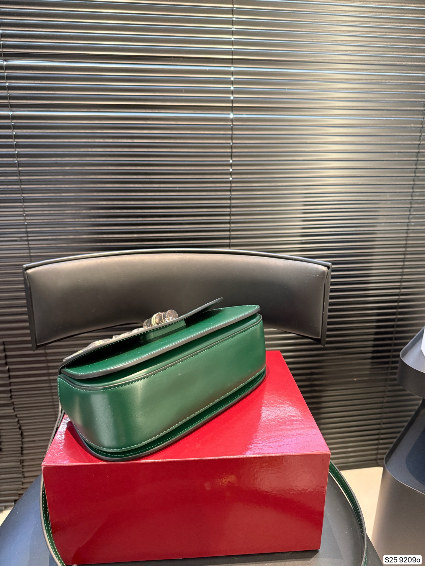 P175 配折叠盒 竹节包超级亮眼的绿色/Gucci bamboo Gucci古驰Bamboo竹节包 新款绿色 手提单肩斜挎包 超级好看 尺寸25.5 15 货号9209