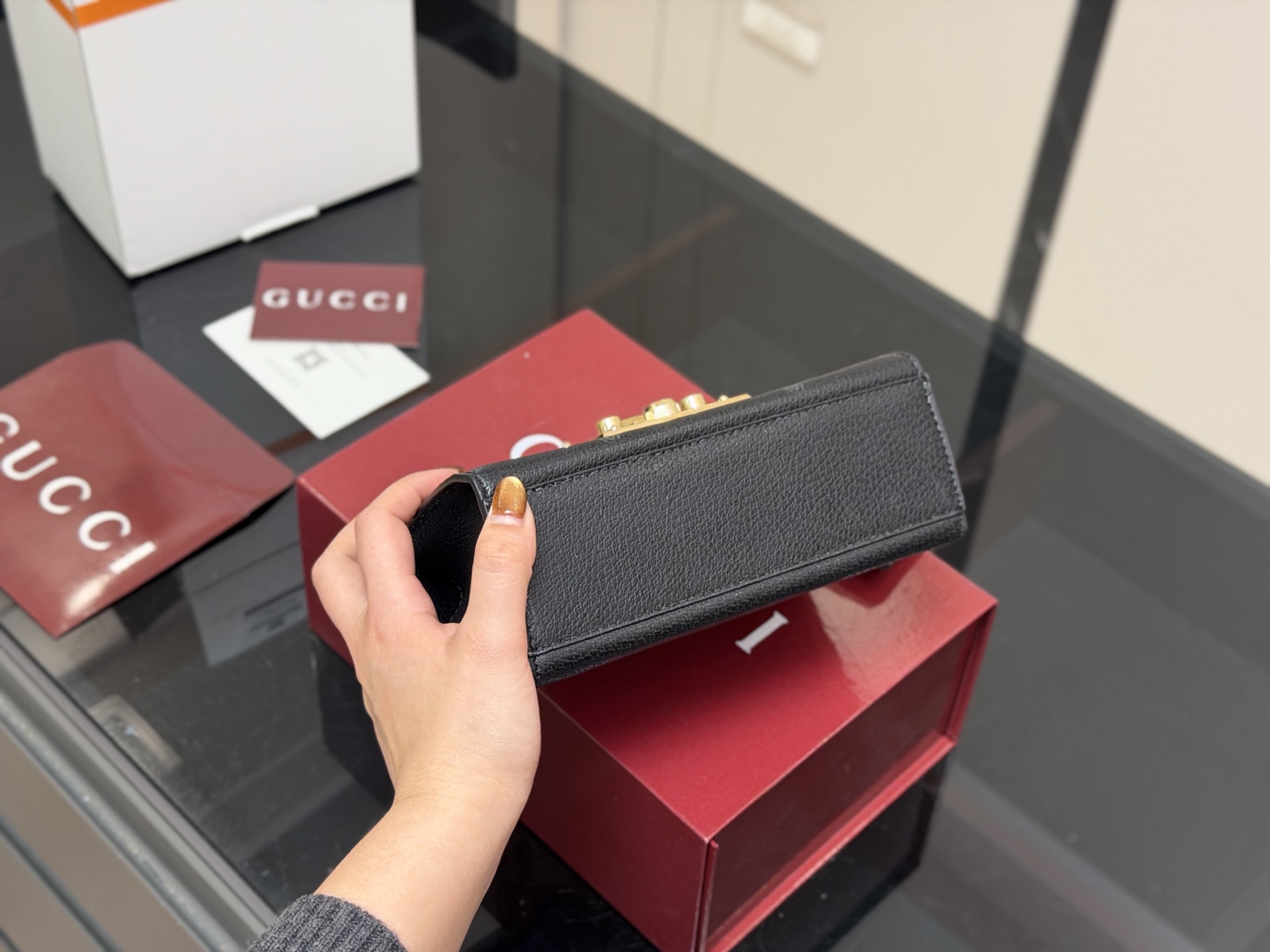 &yen;155 配折叠盒飞机盒 size：20.13cm 【古奇padlock】 这款已经卖了几千个了 明星产品 ‼️ 最近质量又升级了 重拍下给你们看 👀 高定版的G Padlock ✔️