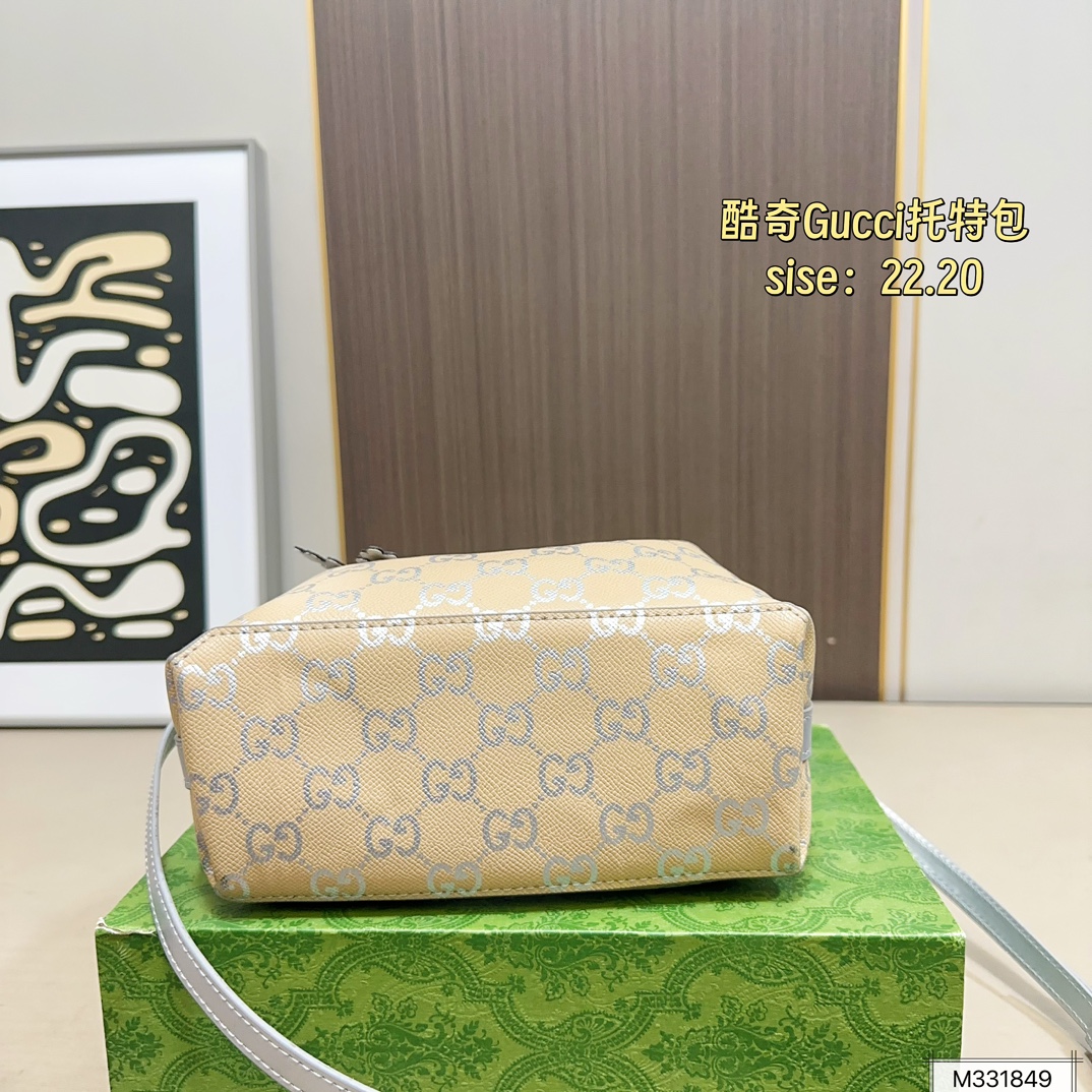 💰165 酷奇 gucci｜冬日限定 包包❄️❄️ ❄️银白色➕燕麦色 直接变身 冬日精灵🧚 ❄️限定款发财桶 古灵精怪 温柔可爱 ❄️限定款小托特 可腋下 可斜挎 ❄️链条包｜腋下包｜零钱包👛 氛围感满满 尺寸22.20