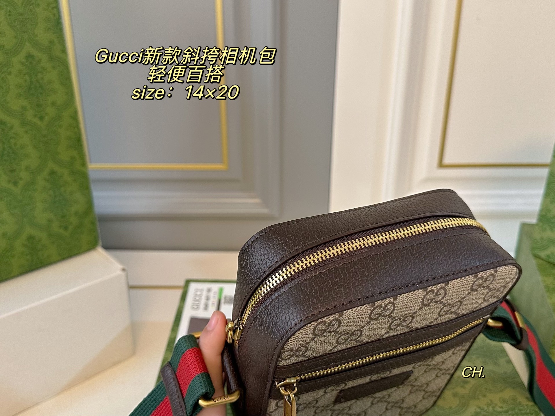 P110（折叠盒） size：14&times;20 GUCCI古驰新款斜挎相机包💕 小巧可爱，太萌啦😍 又是一个男女都能背的小包 经典老花设计，辨识度超高 轻便百搭，越看越耐看‼️