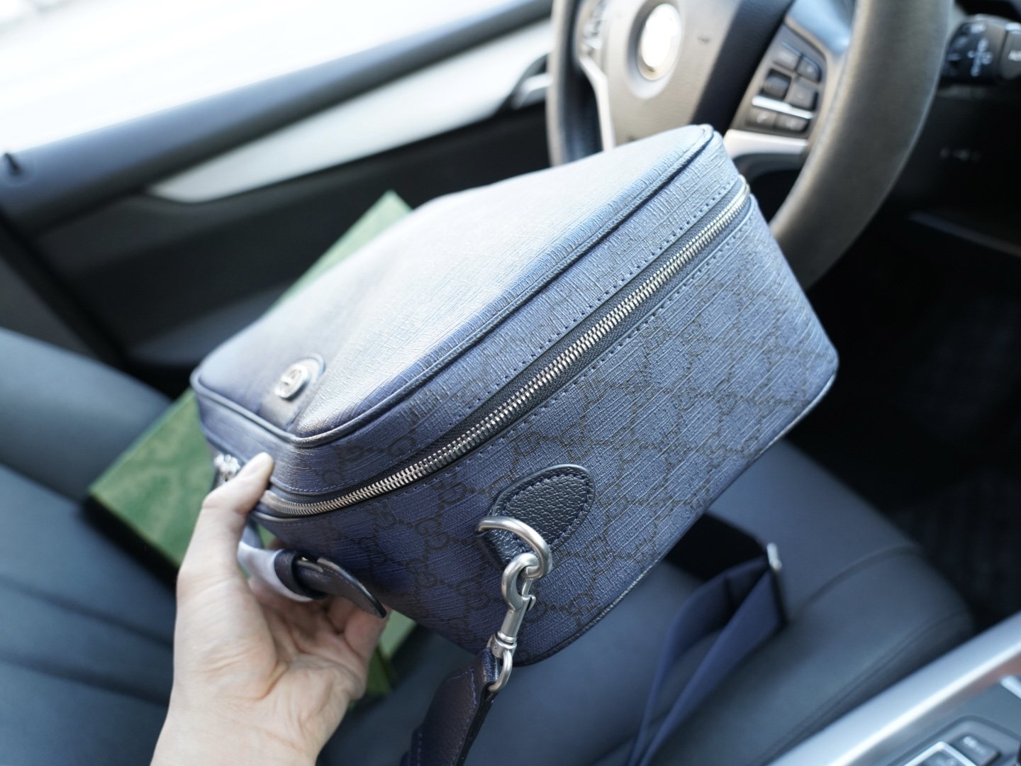 P180 🇮🇹 GUCCI 古驰 官网同步 高版本 斜挎单肩背包 永恒不过时的标志性产品 纯原单牛皮 顶级五金制作 非市面普通版本 今年最爱的款式 全部实拍 实用性非常高 完全不用担心穿搭 配全套包装礼品盒 【规格：36x22x12】