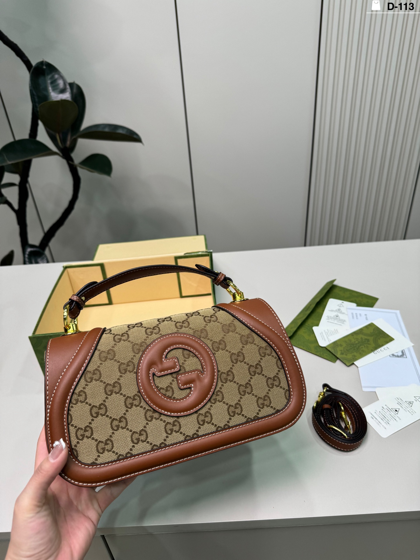 💰p140 D-113尺寸26&times;14折叠盒 Gucci 酷奇Blondie手提包 复古又时髦，辨识度超高! 通勤休闲都能搭。 搭配简约或复古风都很出彩，实用又吸睛，是时尚与功能兼备的必入单品!