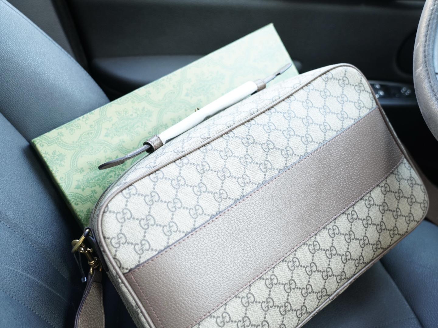 P180 🇮🇹 GUCCI 古驰 官网同步 高版本 斜挎单肩背包 永恒不过时的标志性产品 纯原单牛皮 顶级五金制作 非市面普通版本 今年最爱的款式 全部实拍 实用性非常高 完全不用担心穿搭 配全套包装礼品盒 【规格：36x22x12】