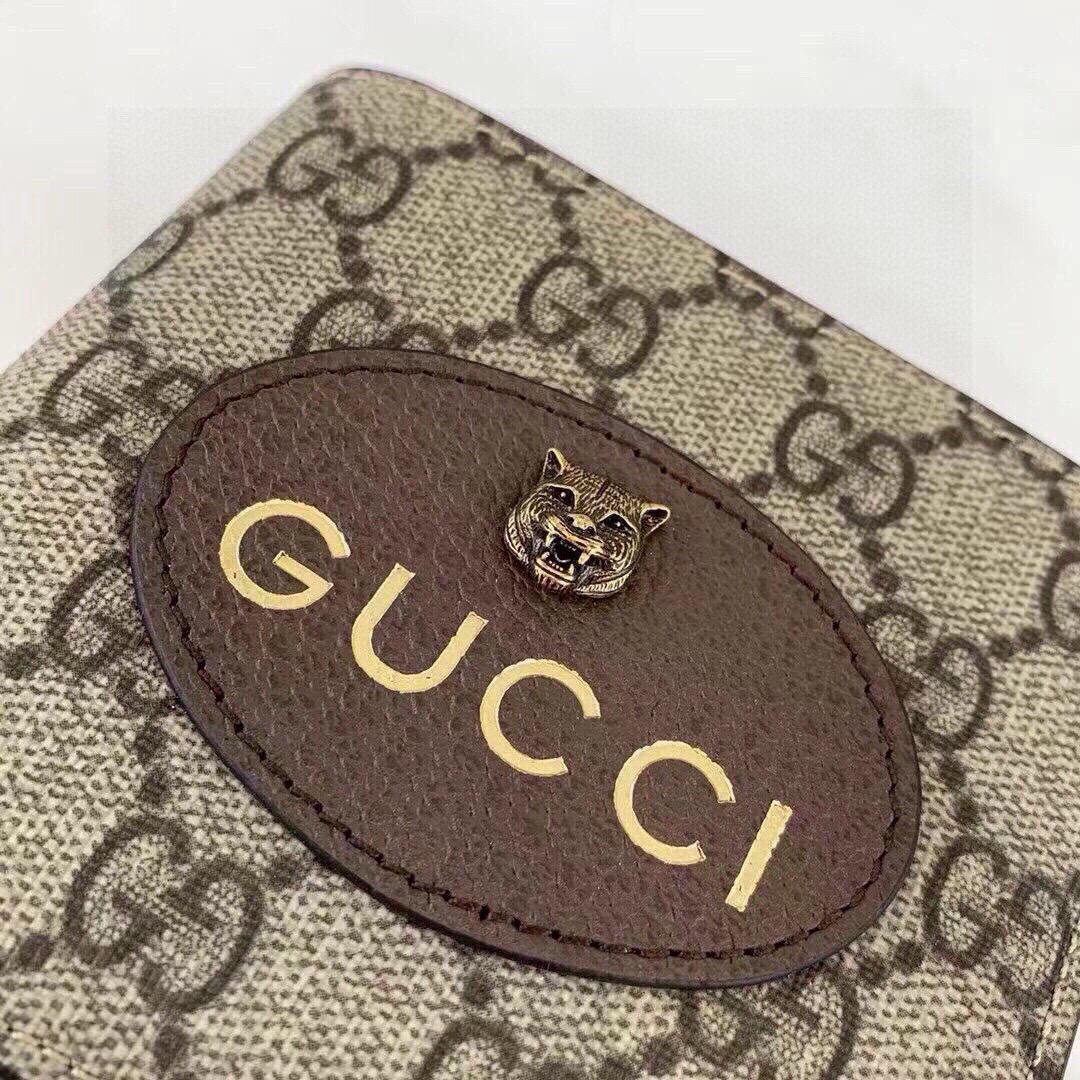 📢📢📢p85 爆款GUcci以GG Supreme高级人造帆布打造的复古风格小皮件系列，椭圆形皮革标牌饰有金属猫科动物头像，是品牌近期大热的标志性元素。以黄色皮革装点全拉链钱包的内里。 款号473954 材质：PVC配皮 颜色：咖配黄 尺寸：11*10*1.5💥
