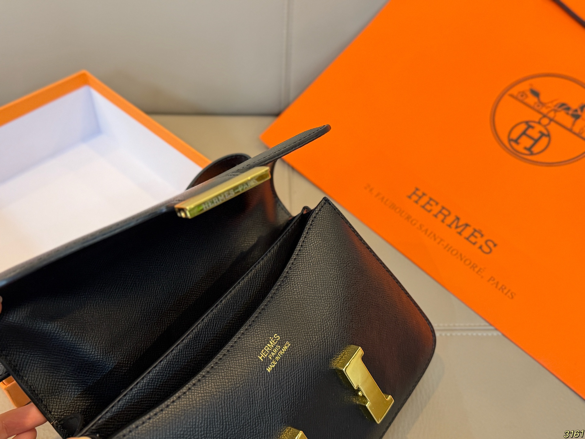 &yen;135/&yen;125配盒 爱马仕Hermes 轻奢康康包性价比超高的经典搭配王 今天给大家推荐hello家的康康包，颜值超耐打，经典又百搭! 拍照出来也是满满的高级感，很容易凹造型~ 包包的容量也很nice,完全能满足日常的需求 尺寸24 16/19 14