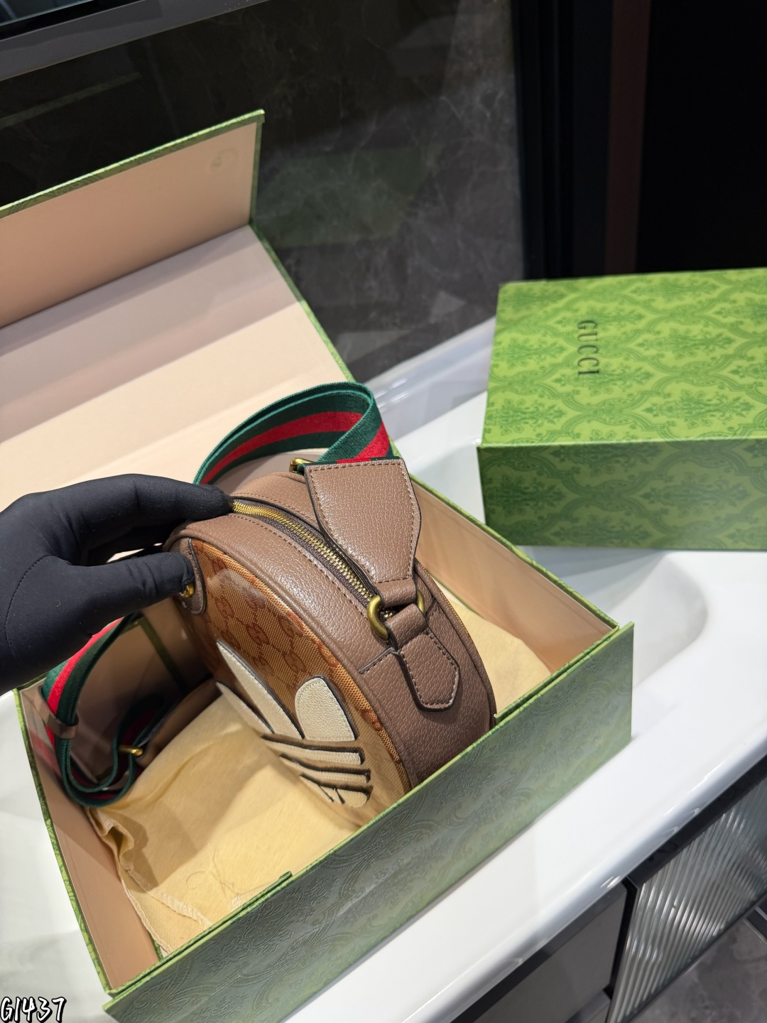 ❤️p130（礼盒包装）❤️ gucc！酷奇 今年圆形包比较多，考虑到容量的话老花家圆饼包是个不错的选择哦，可以说内外兼修啦圆饼包颜值高实用性真的不赖的尺寸20.6.20