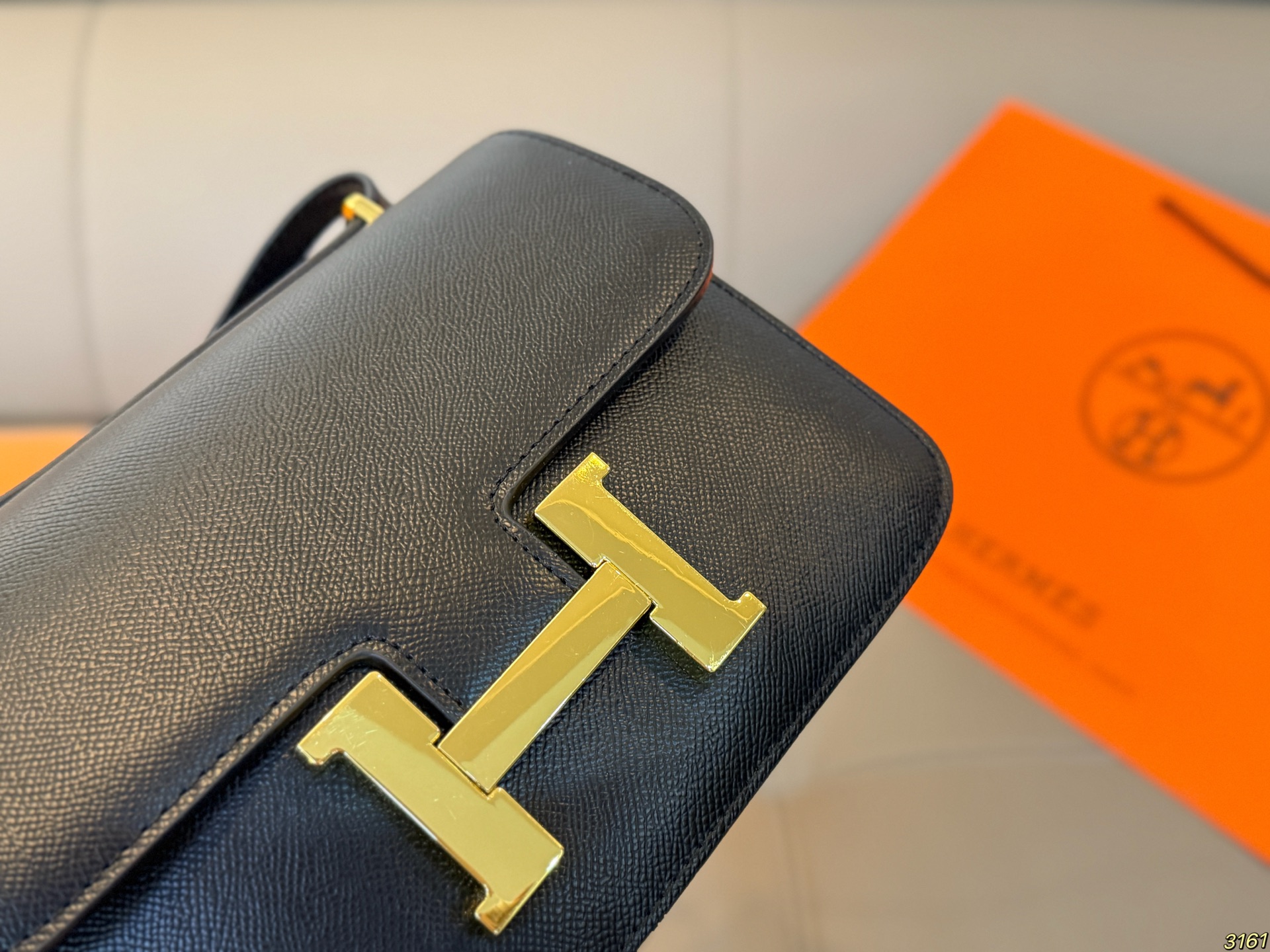 &yen;135/&yen;125配盒 爱马仕Hermes 轻奢康康包性价比超高的经典搭配王 今天给大家推荐hello家的康康包，颜值超耐打，经典又百搭! 拍照出来也是满满的高级感，很容易凹造型~ 包包的容量也很nice,完全能满足日常的需求 尺寸24 16/19 14