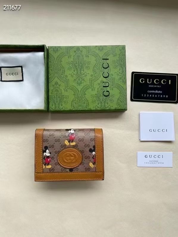 💰105包邮‼️ 原版品质 对花整齐🔥🔥##款号：602534# 米奇为这款GG钱包增添灵动之气，浅棕色皮革滚动细节接一步营造复古风，富有传奇迪斯尼金典形象已彩色绣花、刺绣贴饰或提花图案💐💐尺寸: 11*8.5*2.5