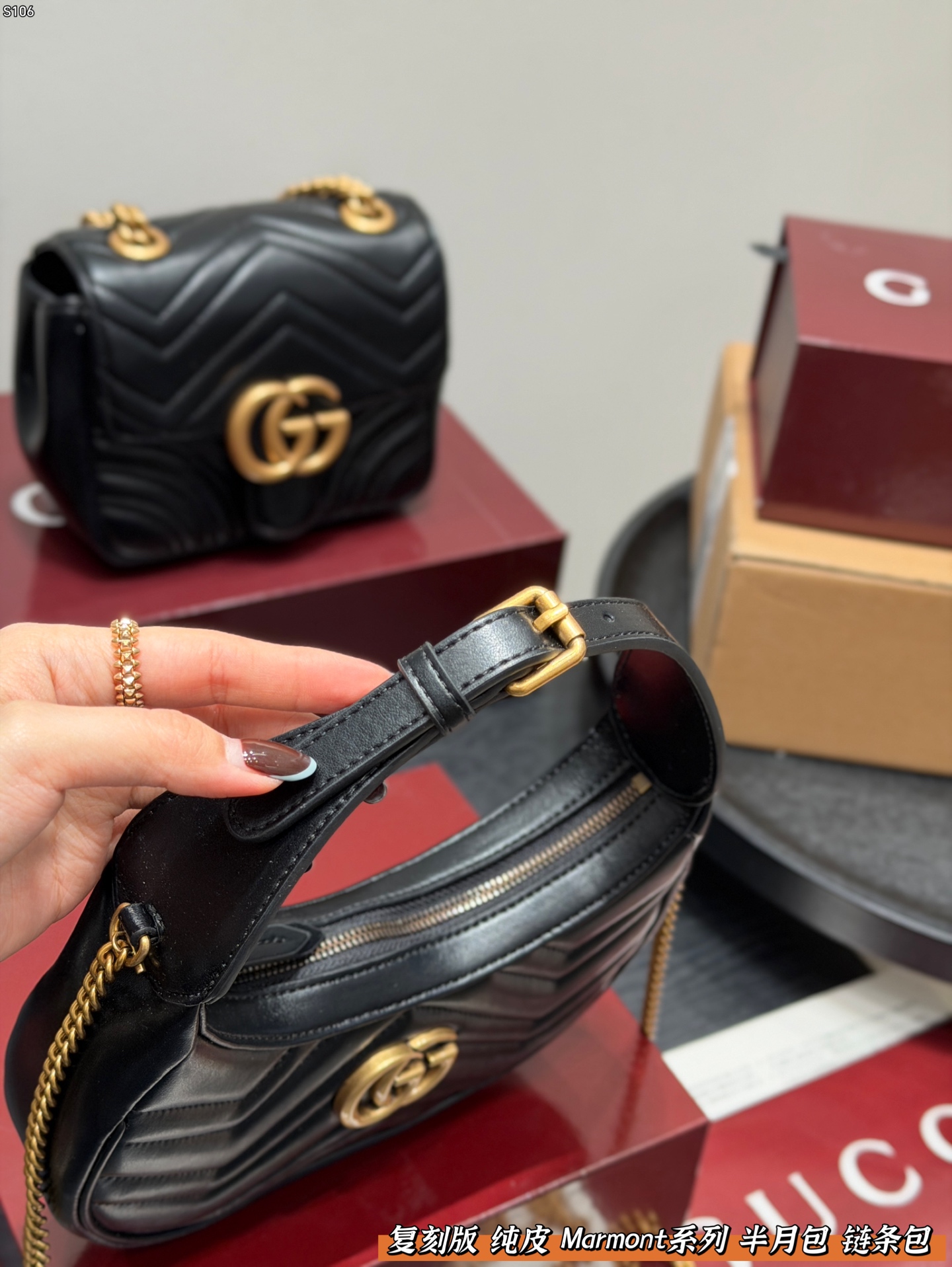 P160 全套礼盒包装 复刻版 牛皮版本！ Gucci Marmont 黑金半月包腋下包新月形设计！woc 链条包 配以双G金属配件。 可滑动链条肩带有多种背法， 可在肩背和手提之间自由转换。 采用波浪纹绗缝皮革， 尺寸 21.5*11cm
