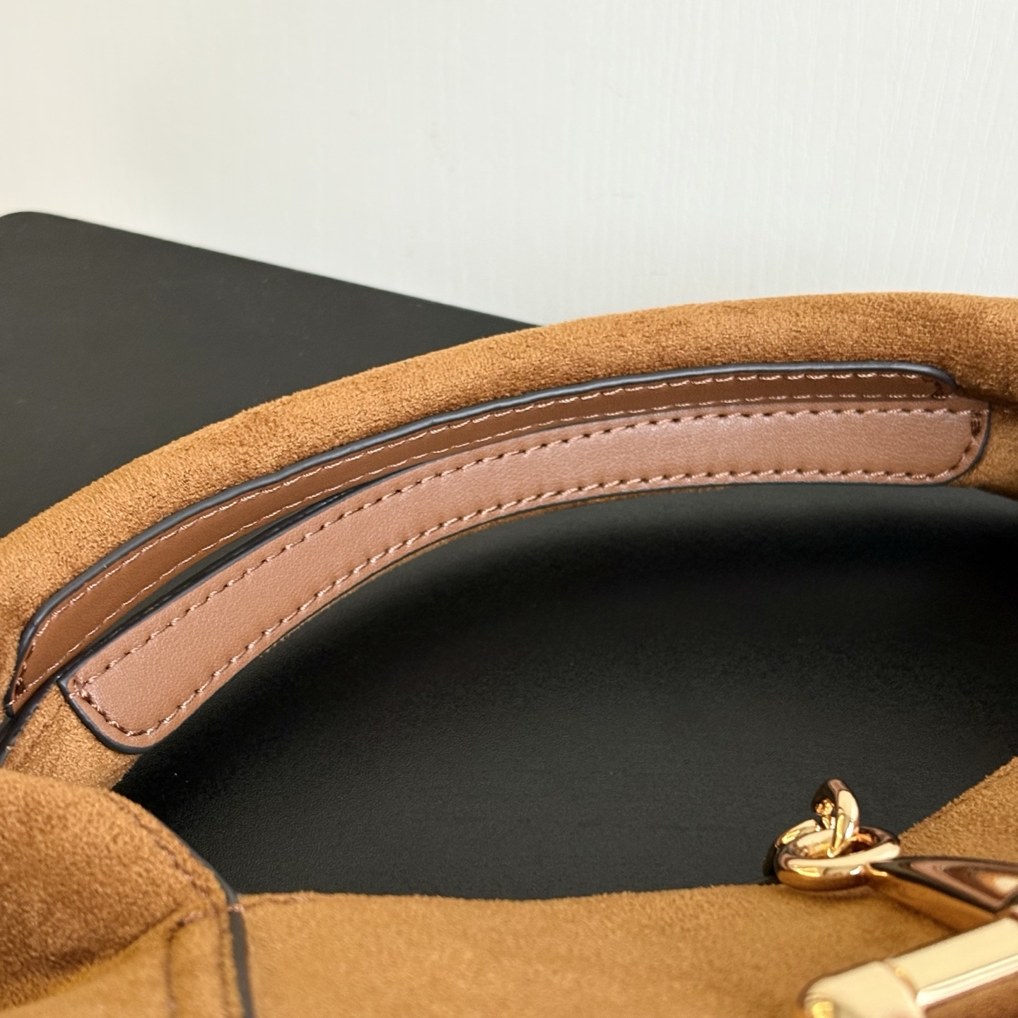 💰200包邮❗ Gucc1 Softbit系列大号半马衔扣造型中号手提包～款号837467棕磨砂🎈🎈🎈尺寸：27.5厘米（宽）x 21厘米（高）x 16厘米（深）📢📢📢