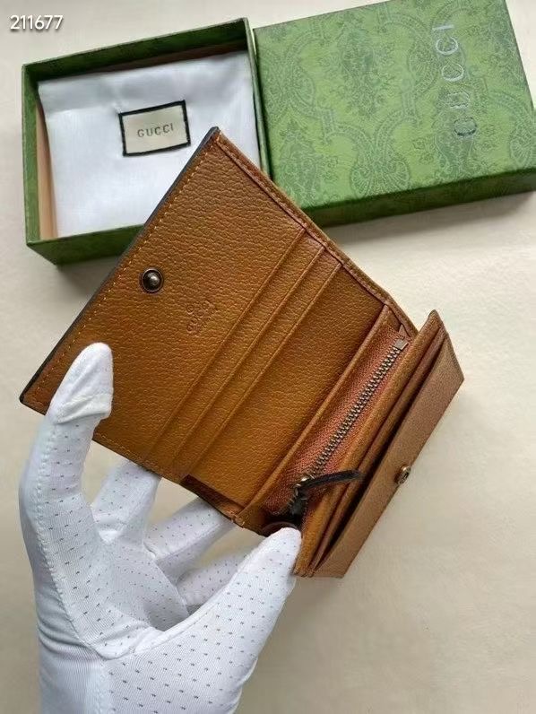 💰105包邮‼️ 原版品质 对花整齐🔥🔥##款号：602534# 米奇为这款GG钱包增添灵动之气，浅棕色皮革滚动细节接一步营造复古风，富有传奇迪斯尼金典形象已彩色绣花、刺绣贴饰或提花图案💐💐尺寸: 11*8.5*2.5