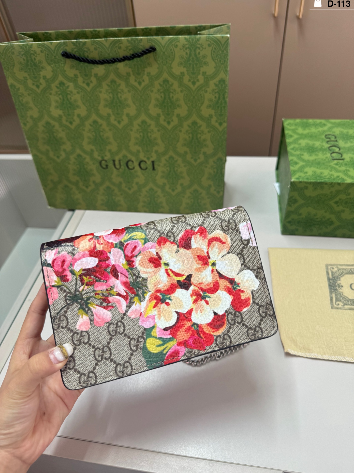 💰p110 D-113尺寸18&times;10折叠盒 Gucci酷奇酒神链条包上新 GUCCI 万年酒神蛇头包 人手必备