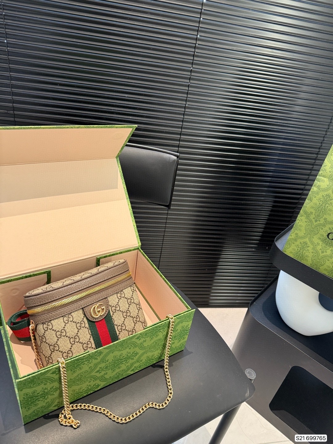 P155 配飞机盒折叠盒子 Gucci酷奇胸包腰包 Gucci古驰 腰包经典老花 可斜挎 单肩 胸前背 系腰等多种背法 解放双手 太实用了 尺寸：16 11 货号699765