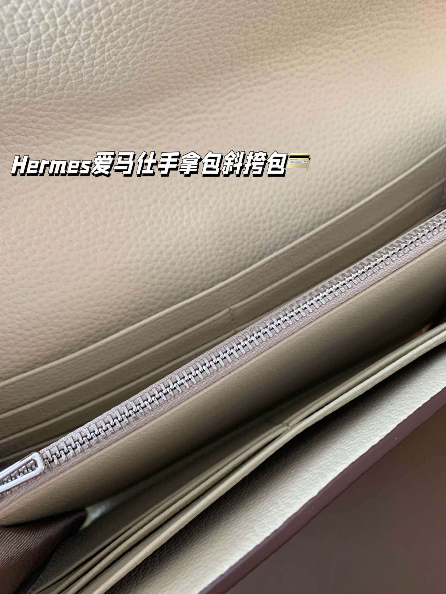 P150 Hermes爱马仕新款头层牛皮手拿包斜挎包，肩带可调节，多种用法斜挎包 尺寸 22*14