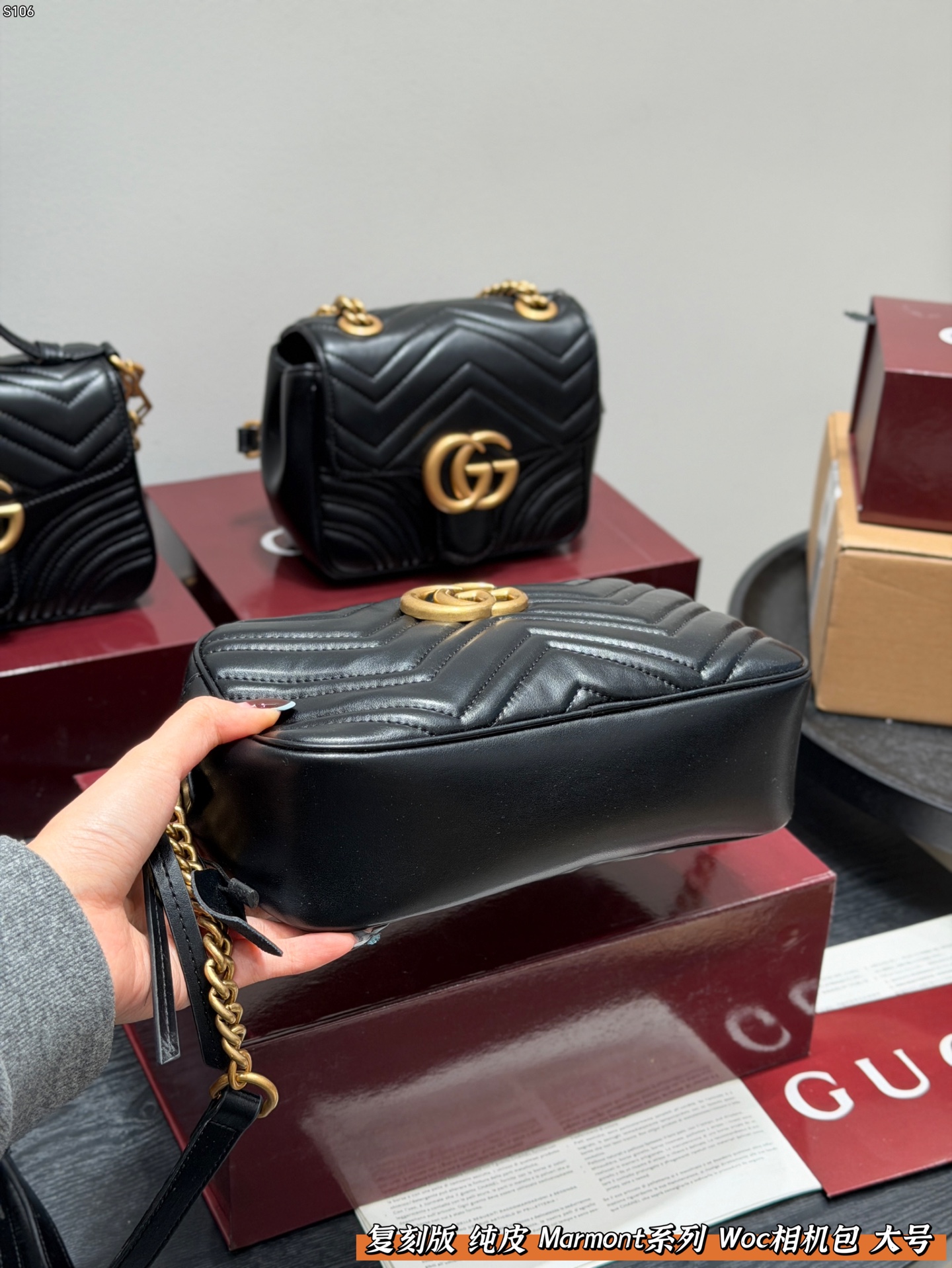 P140 礼盒包装 复刻版 牛皮版本！ Gucci 马蒙Marmont 相机包链条包 配以双G金属配件。 可滑动链条肩带有多种背法， 可在肩背和手提之间自由转换。 采用波浪纹绗缝皮革， 尺寸 大号24cm