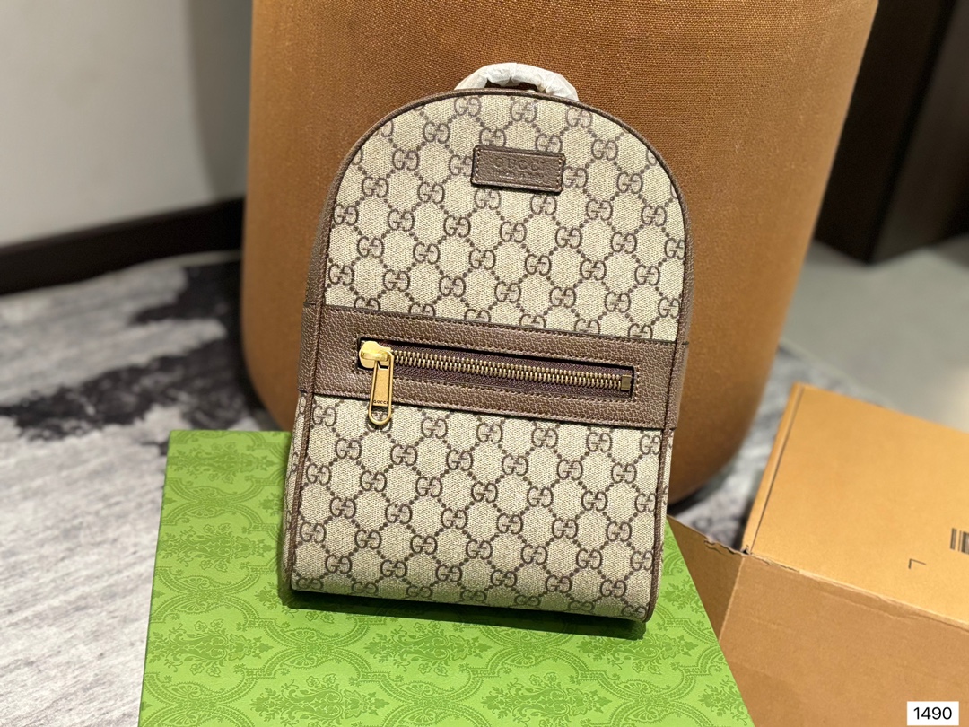 p165 礼盒包装 男包分享gucci gucci 比起非常火。这一款古奇男士单肩包可以说非常低调了國 老花的,这款呢低调稳重,日常休闲也搭得来也可斜 尺寸20.28