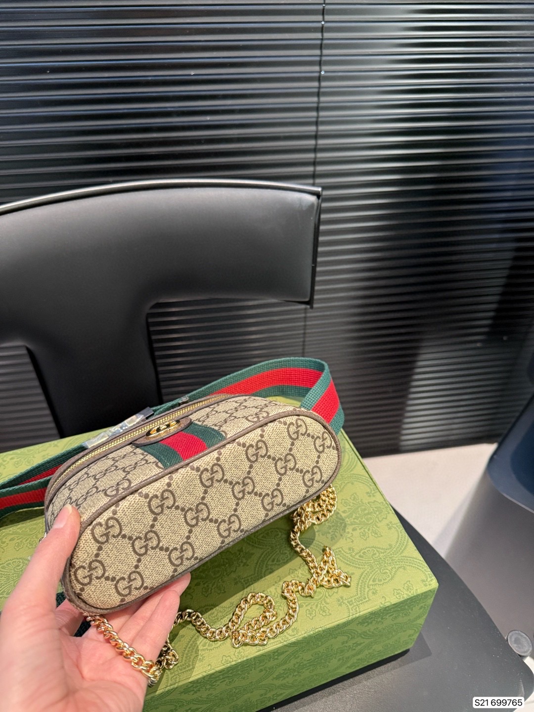 P155 配飞机盒折叠盒子 Gucci酷奇胸包腰包 Gucci古驰 腰包经典老花 可斜挎 单肩 胸前背 系腰等多种背法 解放双手 太实用了 尺寸：16 11 货号699765