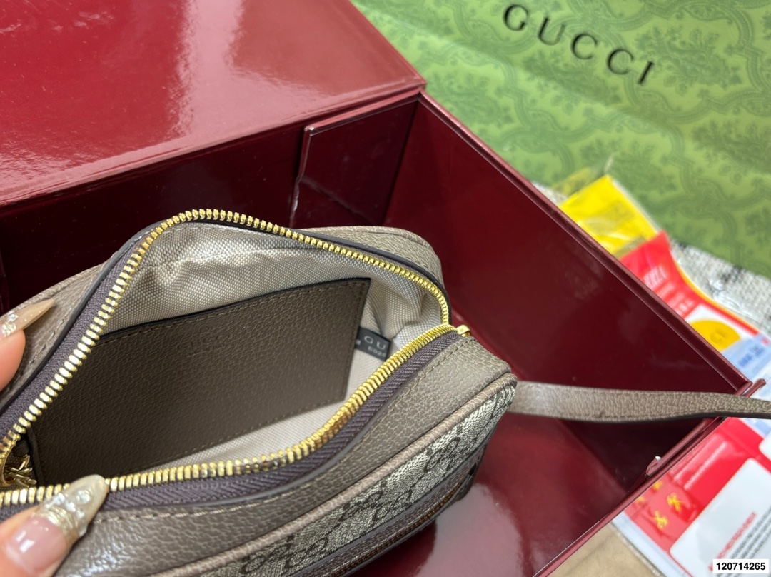 p145 礼盒包装 size：20.14 古奇Ophidia 相机包！ ⚠️原单渠道货！ 经典 ！经典！ 无法抗拒的一款！ 容量妥妥的哦！