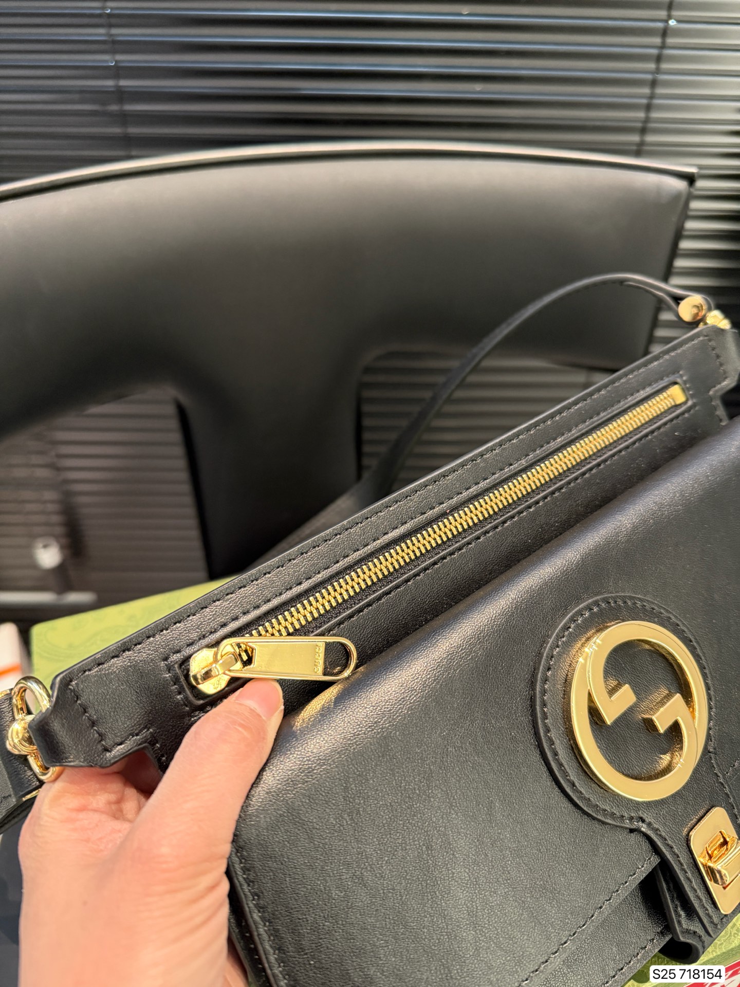 P175 配飞机盒折叠盒子 酷奇胸包 颜值特别高 低调不失优雅 谁背谁好看 男女通用 尺寸23.5 16 货号718154