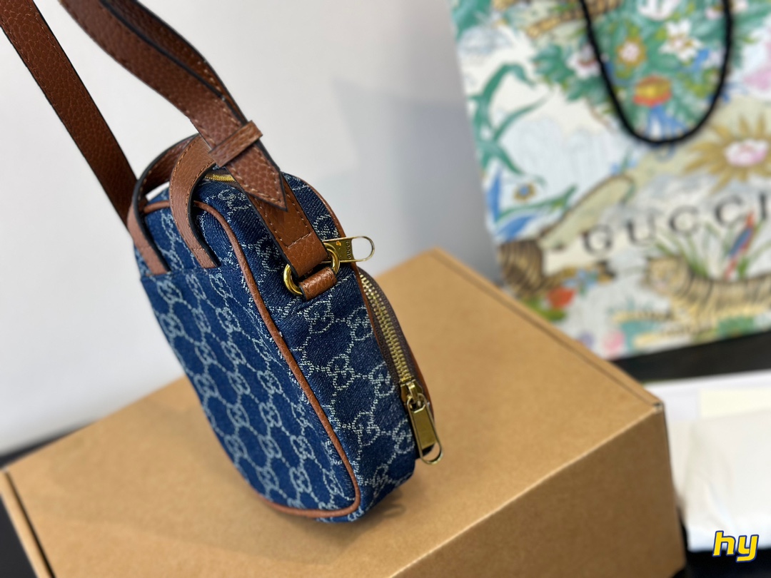 &yen;145全套包装 报告！GUCCI虎头手机包真是太太太可爱了吧 怎么能拒绝x这么一只可可爱爱的小包包呢 GUCCI新出的虎头手机包真是一眼就爱上延续经典的虎头系列 搭配柠檬黄的手柄真的要太夏天老花配色也永远不会过时 最主要性价比真的不要太高！别看是一只手机包容量非常乐观我手机是iphone11promax完全可以装入还有多的空间放纸巾 钥匙等 虽然是男包 女生也完全可以驾驭 推荐推荐！12*18cm