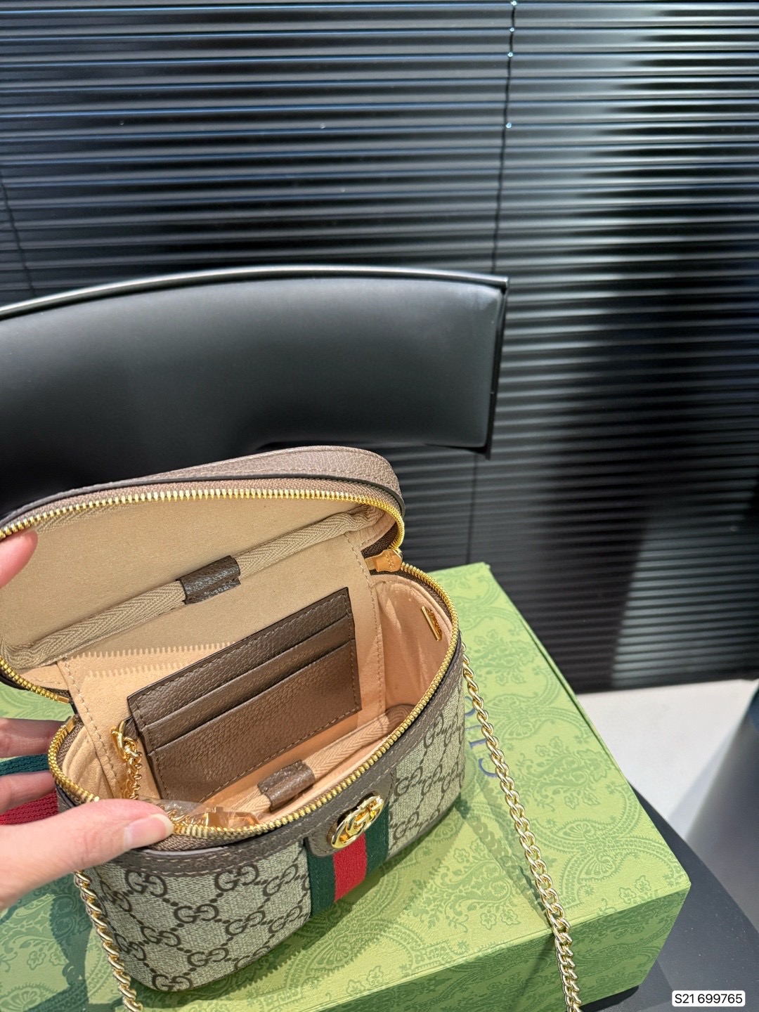 P155 配飞机盒折叠盒子 Gucci酷奇胸包腰包 Gucci古驰 腰包经典老花 可斜挎 单肩 胸前背 系腰等多种背法 解放双手 太实用了 尺寸：16 11 货号699765