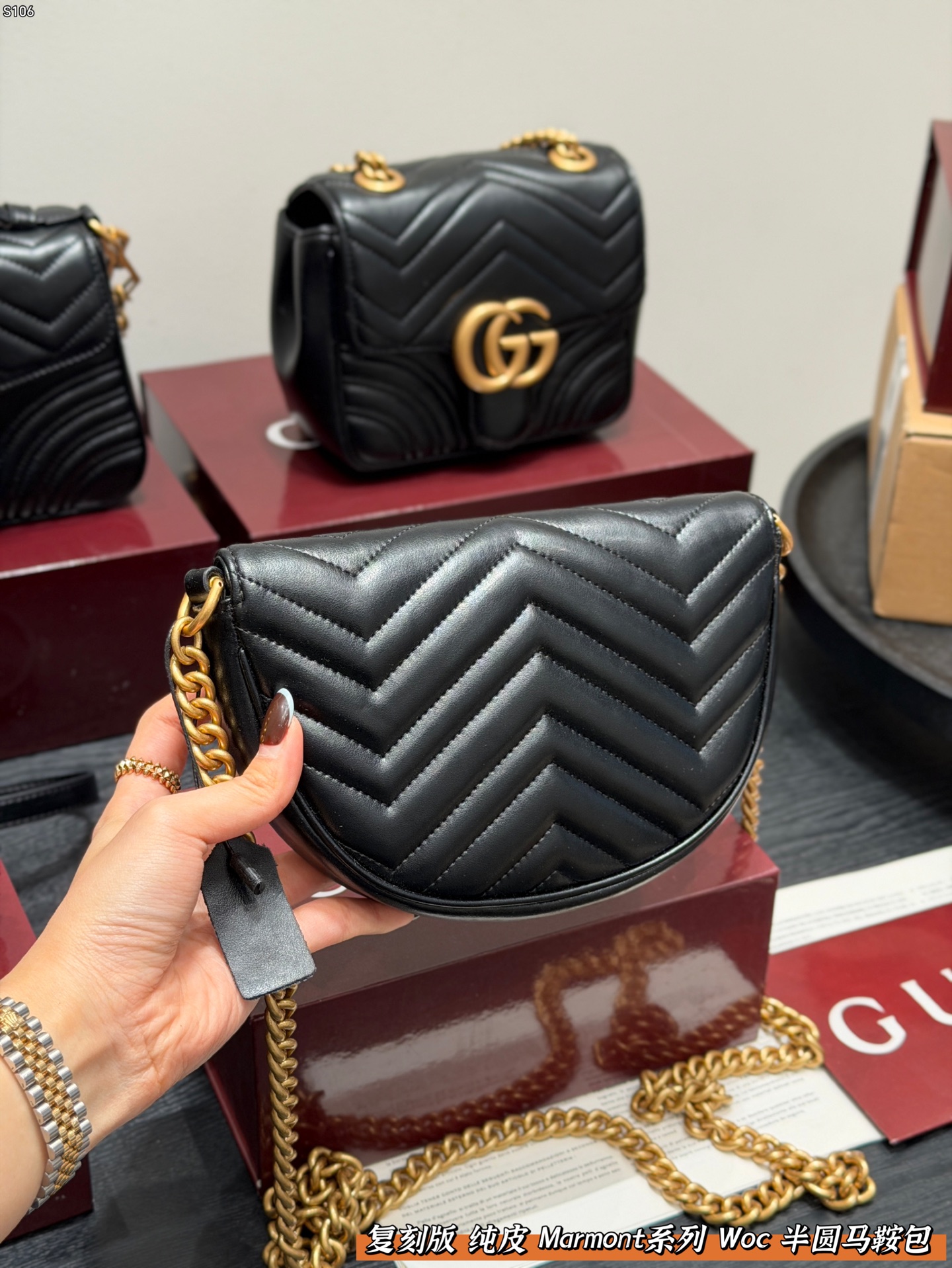 P145 全套礼盒包装🎁 复刻版 牛皮！ 解锁隐藏款✅Gucci马蒙Marmont半圆马鞍包链条包 但他可以称得上平替马蒙22的一款 半圆马鞍包🐴造型在原有的四四方方的马蒙基础上进行了改变 上身后更可爱更精致了 并且容纳空间也非常完美 尺寸 20cm