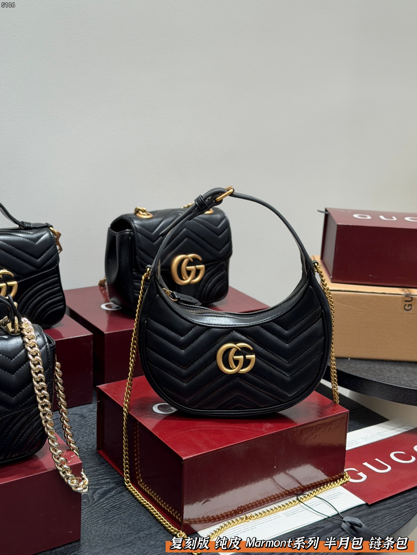 P160 全套礼盒包装 复刻版 牛皮版本！ Gucci Marmont 黑金半月包腋下包新月形设计！woc 链条包 配以双G金属配件。 可滑动链条肩带有多种背法， 可在肩背和手提之间自由转换。 采用波浪纹绗缝皮革， 尺寸 21.5*11cm
