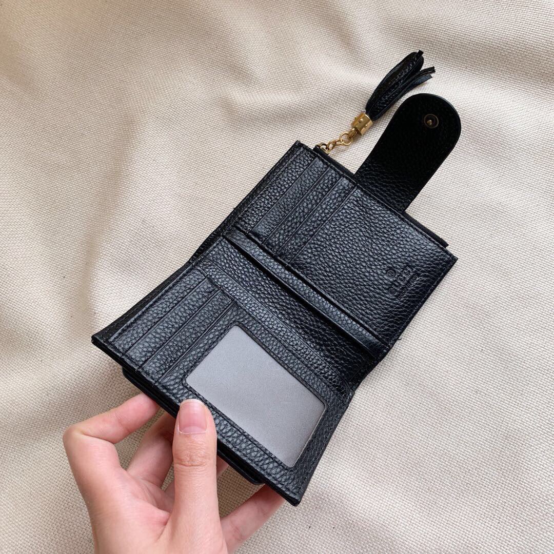 P95🎀🎀颜色 黑色🎀尺寸 12x9🎀Gucci专柜最新款火爆登场！采用头层牛皮，做工精致，媲美专柜！多功能小钱包卡包 超多卡位时尚美美必备，超级实用！