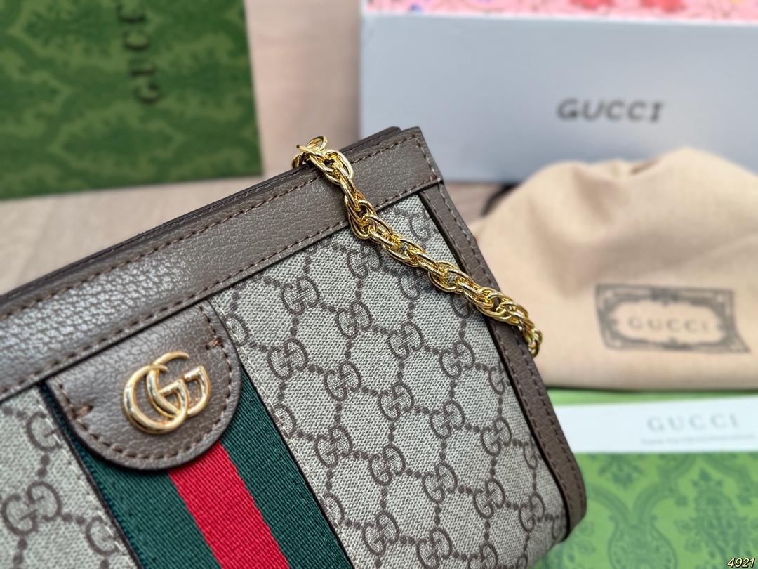 &yen;160飞机盒芯片版牛皮 原单专柜品质 夹子包 ｜Gucci Ophidia 夹子包 最新系列，链条包，配原版乌木色牛皮～这个款复古韵味特别浓，对版链条⛓，原版内里！上身效果也超赞，主要以精致特别的五金来提升整体质感。尺寸：26 17
