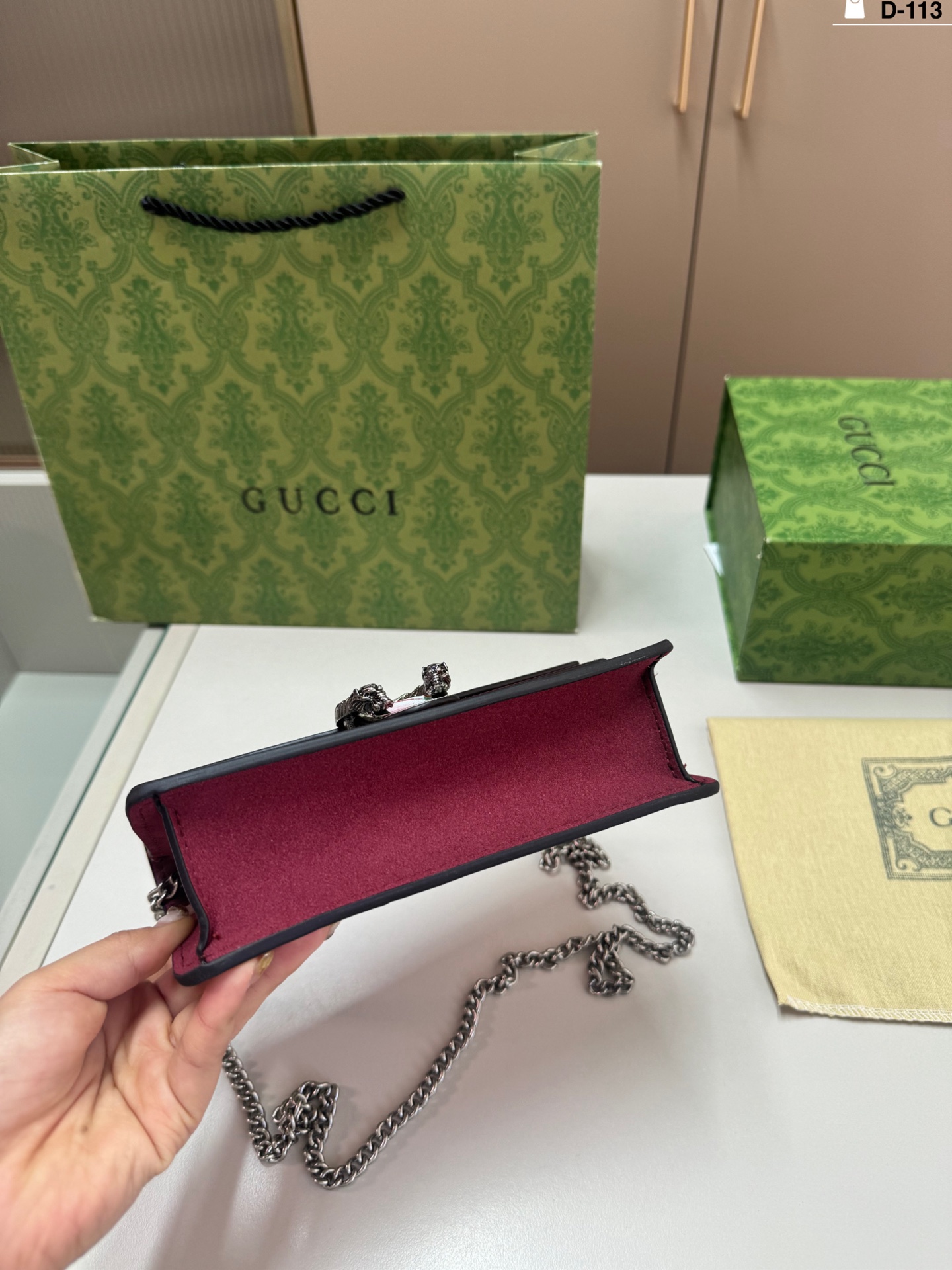 💰p110 D-113尺寸18&times;10折叠盒 Gucci酷奇酒神链条包上新 GUCCI 万年酒神蛇头包 人手必备