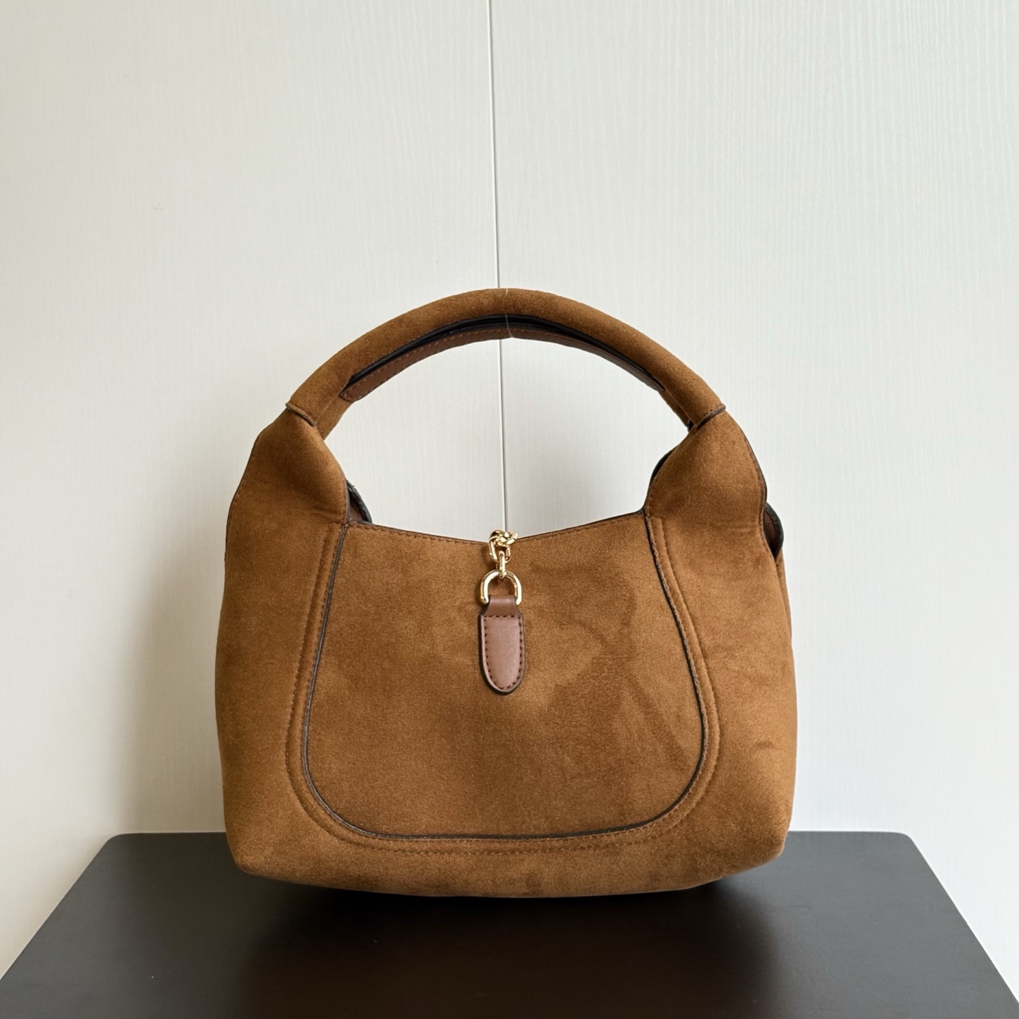 💰200包邮❗ Gucc1 Softbit系列大号半马衔扣造型中号手提包～款号837467棕磨砂🎈🎈🎈尺寸：27.5厘米（宽）x 21厘米（高）x 16厘米（深）📢📢📢