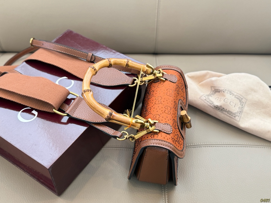 &yen;175折叠盒 酷奇竹节包Gucci 超火的竹节手柄设计 可甜可盐 休闲优雅切换自如 尺寸21 14