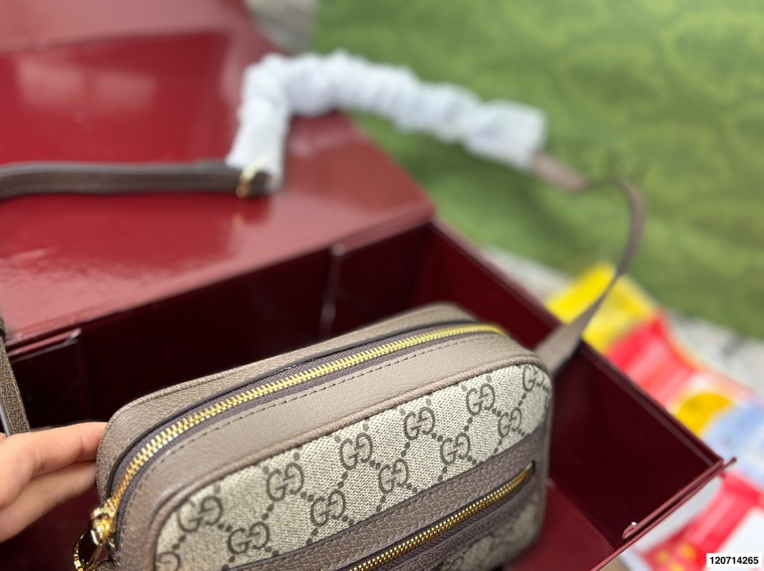 p145 礼盒包装 size：20.14 古奇Ophidia 相机包！ ⚠️原单渠道货！ 经典 ！经典！ 无法抗拒的一款！ 容量妥妥的哦！