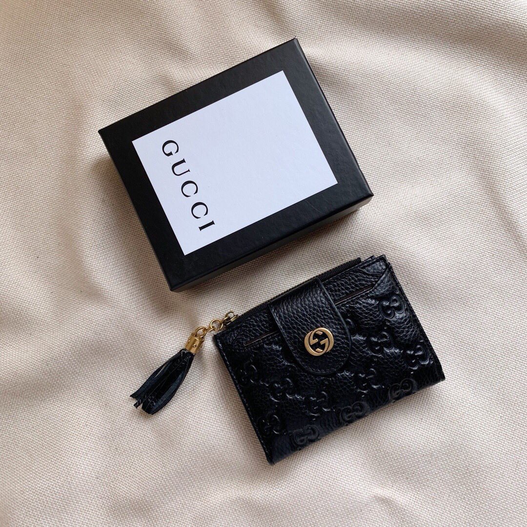 P95🎀🎀颜色 黑色🎀尺寸 12x9🎀Gucci专柜最新款火爆登场！采用头层牛皮，做工精致，媲美专柜！多功能小钱包卡包 超多卡位时尚美美必备，超级实用！