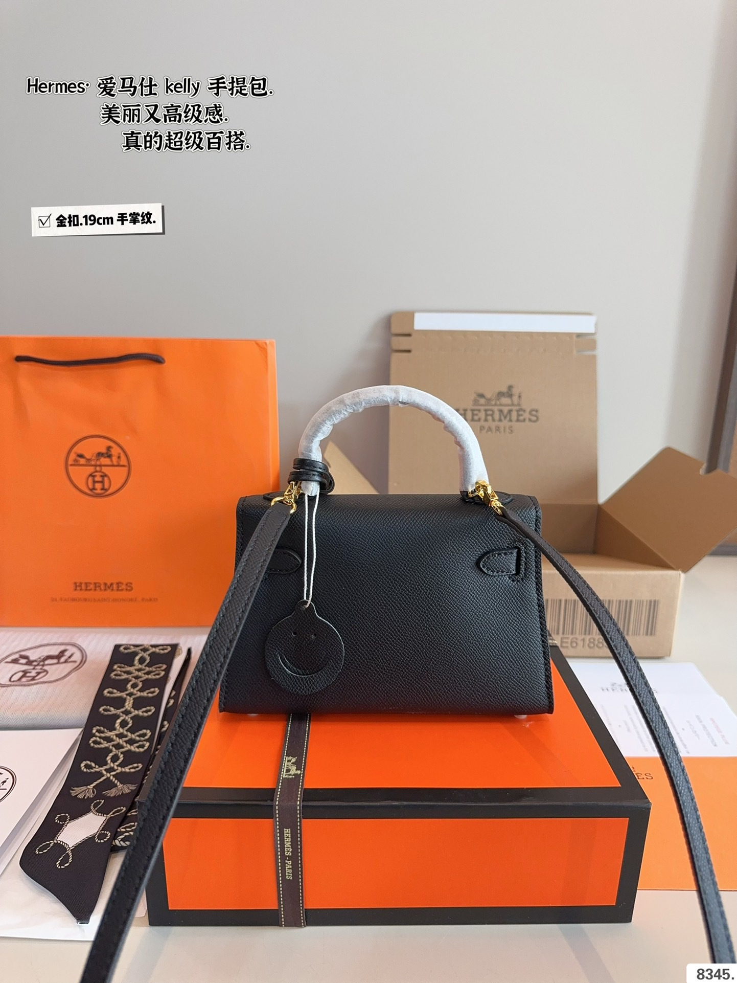p175配礼盒🎁. 爱马仕 凯莉 kelly 二代 真的太香了 属于日常休闲跟 女人味都可以驾驭的那种 自己搭配了肩带 平时带 娃也可以解放双手 跟朋友下午茶手提更有feel哦 除了随身携带的化妆品 还有再放一个手机尺寸：19*6*12cm