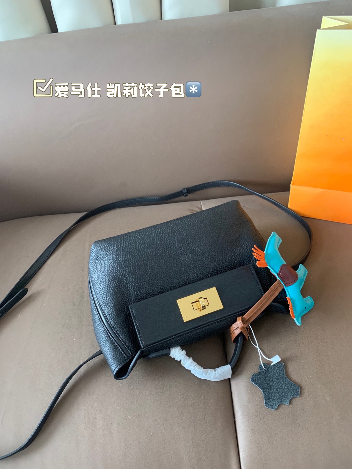 P255 纯皮 爱马仕 凯莉饺子包 材质进口,喜欢这个款式的美妞们，必须拿下啦，原版开模定制出货，五金带logo 对版纹路开料制作，名媛优雅高贵 尺寸：21*16