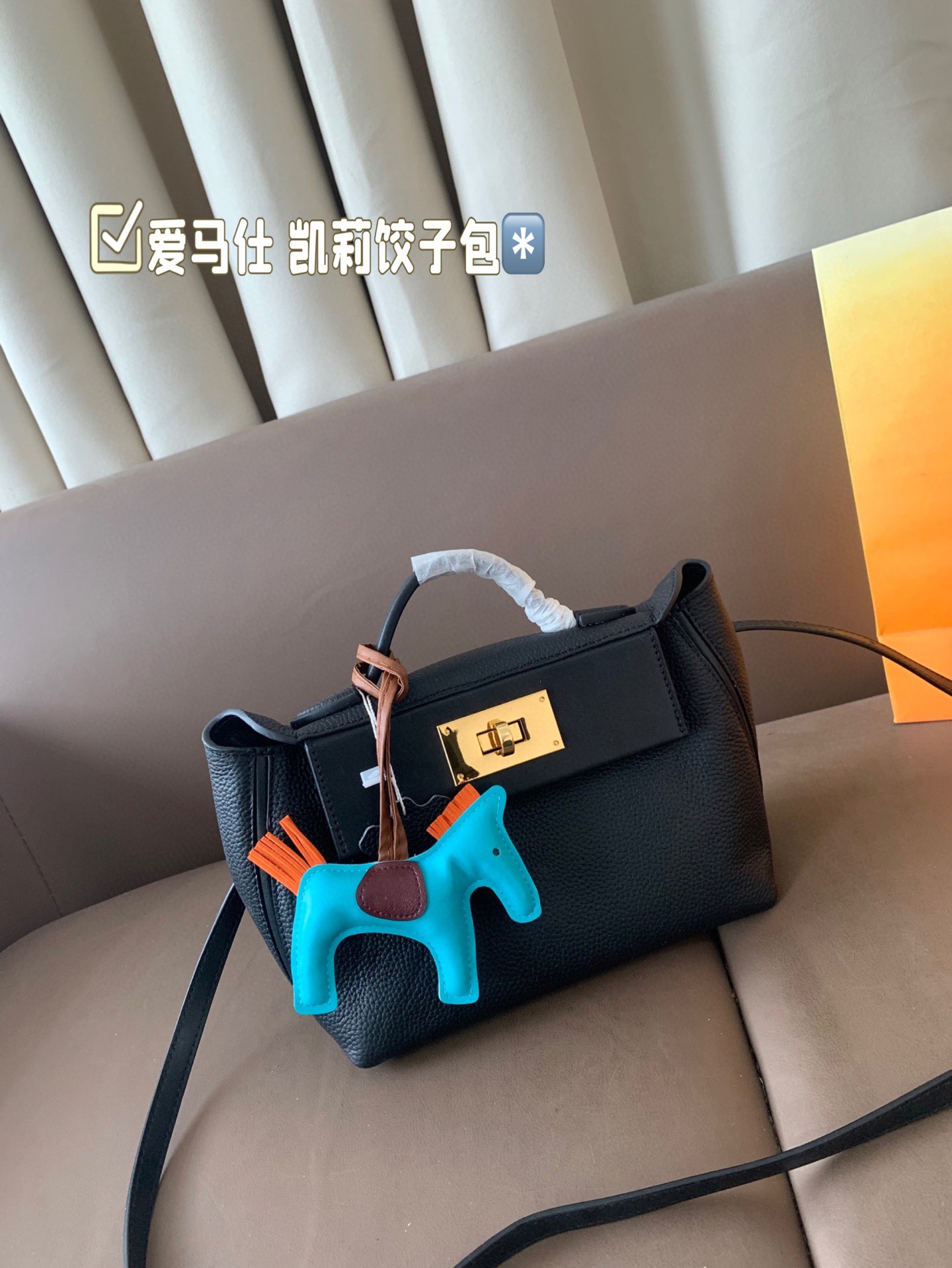 P255 纯皮 爱马仕 凯莉饺子包 材质进口,喜欢这个款式的美妞们，必须拿下啦，原版开模定制出货，五金带logo 对版纹路开料制作，名媛优雅高贵 尺寸：21*16