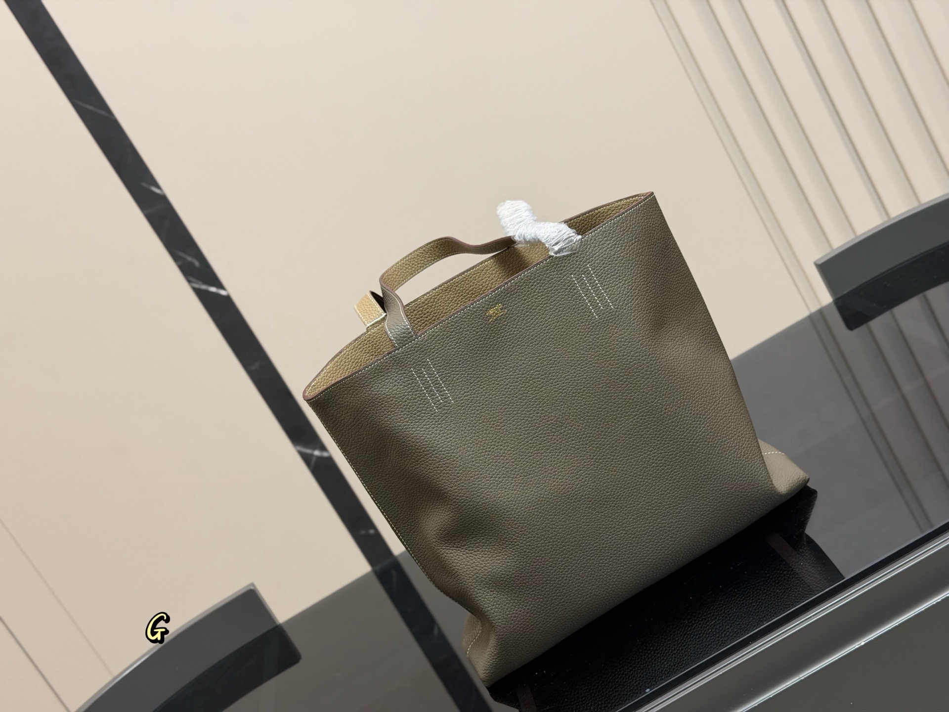 &yen;380 爱马仕新款双面购物袋 推给爱马仕女孩 收下这枚种草吧 可以放的下IPAD平板的托特包 H en Biais 尺寸: 35*32cm双面购物袋