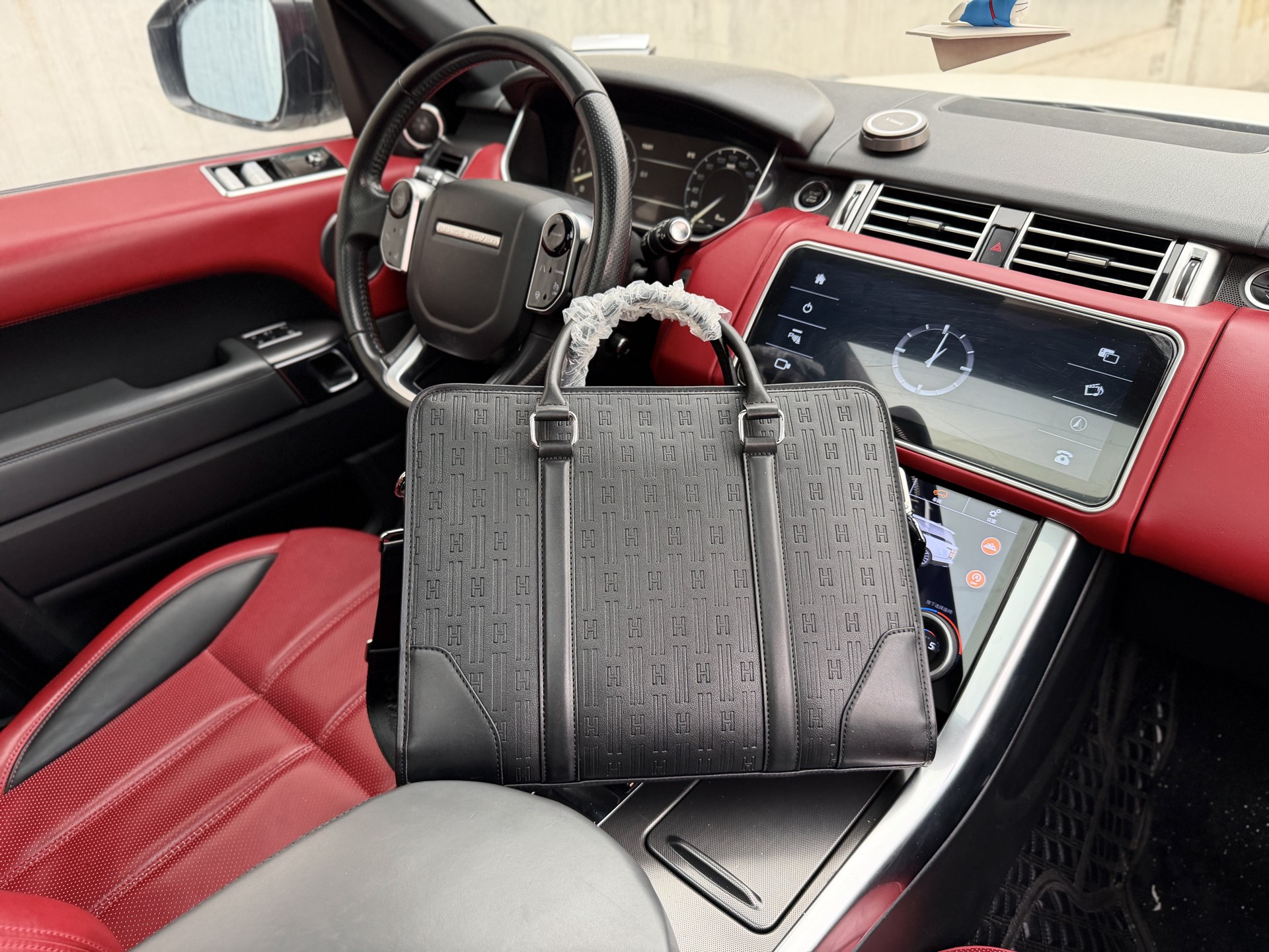 p155 📷高端货‼️ &ldquo; HERMES &rdquo;爱马仕公文包💼 爱马仕男士公文斜挎手提包 顶级进口原厂面料🐂高清五金logo标志、专用里内里。电脑隔层，拉链暗袋。顺滑拉链、油边超平滑、可单肩斜挎背！做工精致每个细节到位！职业男人必备款。规格：36x29.5x6.5cm