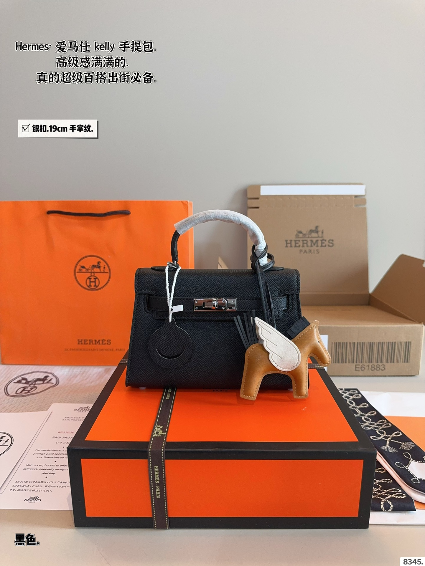 p175配礼盒🎁. 爱马仕 凯莉 kelly 二代 真的太香了 属于日常休闲跟 女人味都可以驾驭的那种 自己搭配了肩带 平时带 娃也可以解放双手 跟朋友下午茶手提更有feel哦 除了随身携带的化妆品 还有再放一个手机尺寸：19*6*12cm