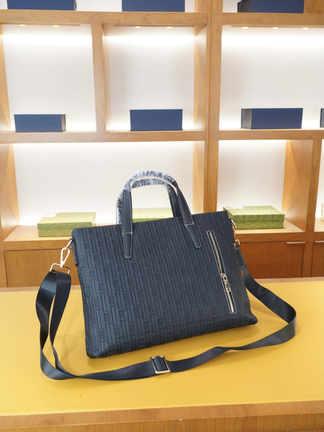 P155 🇫🇷 Hermes 爱马仕 官网同步 高版本 手提斜挎背包 永恒不过时的标志性产品 纯原单小牛皮 顶级五金制作 非市面普通版本 贸易公司订单货 今年最爱的款式 全部实拍 实用性非常高 完全不用担心穿搭【规格：38x28x5】