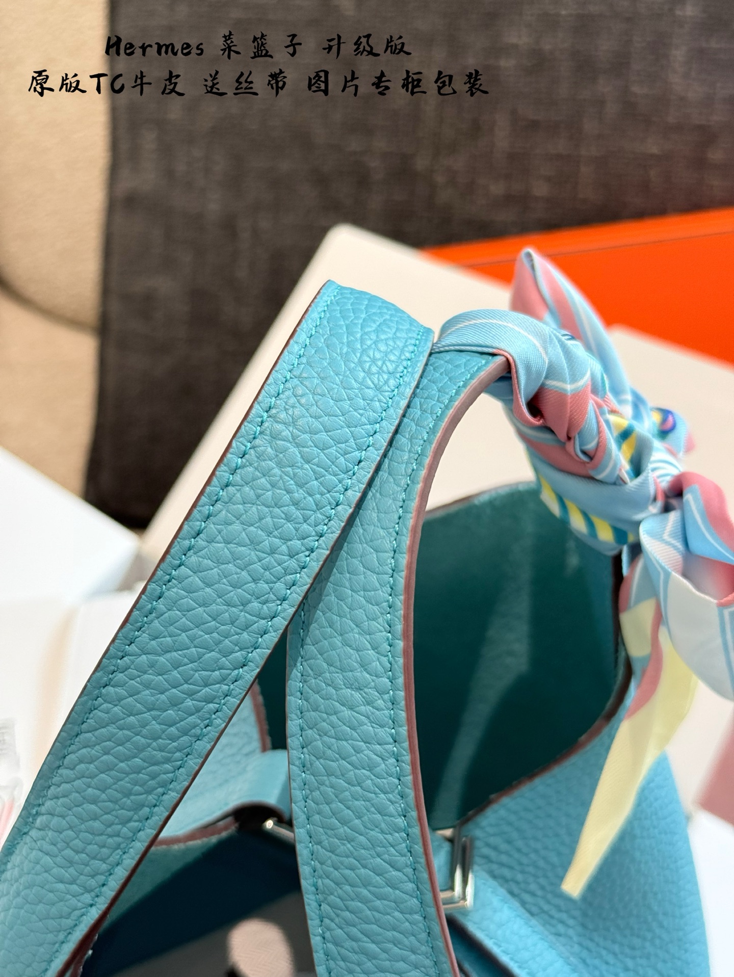 p250顶级原单TC皮 升级版 爱马仕菜篮子常用的尺寸是18, 全新的出售价格在2-3万，妥妥的入手不亏 全套包装 边油涂层 很薄，有明显的颗粒感 锁头 logo刻字字体放大看有方正感，字体边角打磨清晰干净，底槽呈磨砂状 锁芯与 锁孔的边缘吻合，间距均匀适中 18cm 图片全套包装