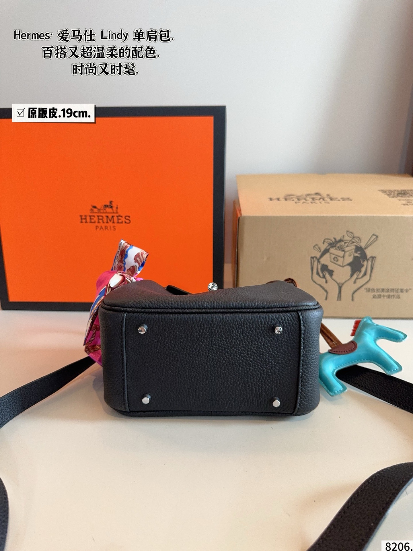 p210纯皮. 爱马仕 Lindy 琳迪包 舒适与精致并存 简洁大方 却又不失小心机 轻松朾造优雅通勤穿搭尺寸:银扣 19*9*13cm