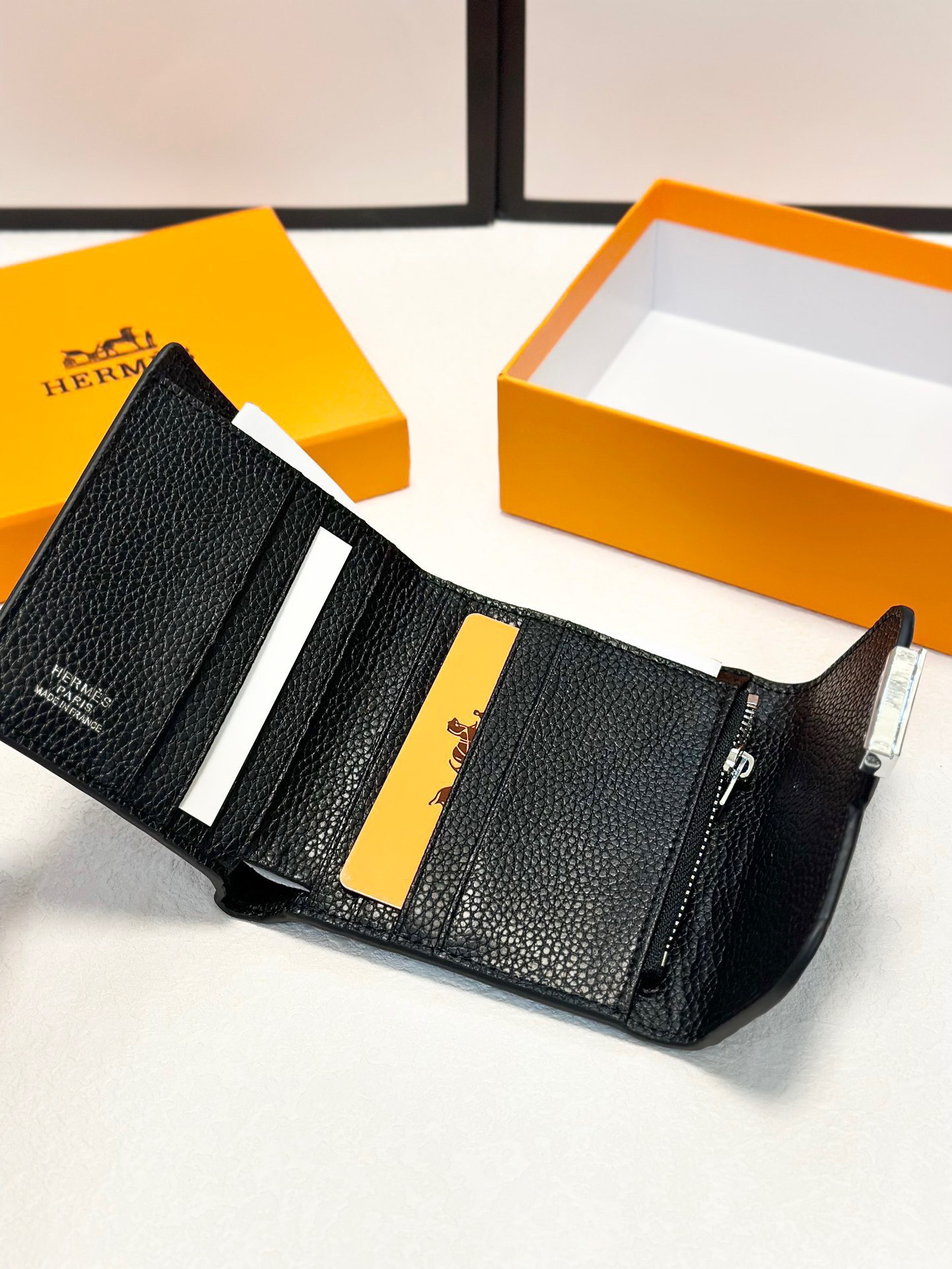 P85🎀🎀颜色 黑🎀尺寸 11x10🎀爱马仕优质进口牛皮🐂 手感一流👏时尚设计💋潮版百搭，简约大方，经典永不过时💍