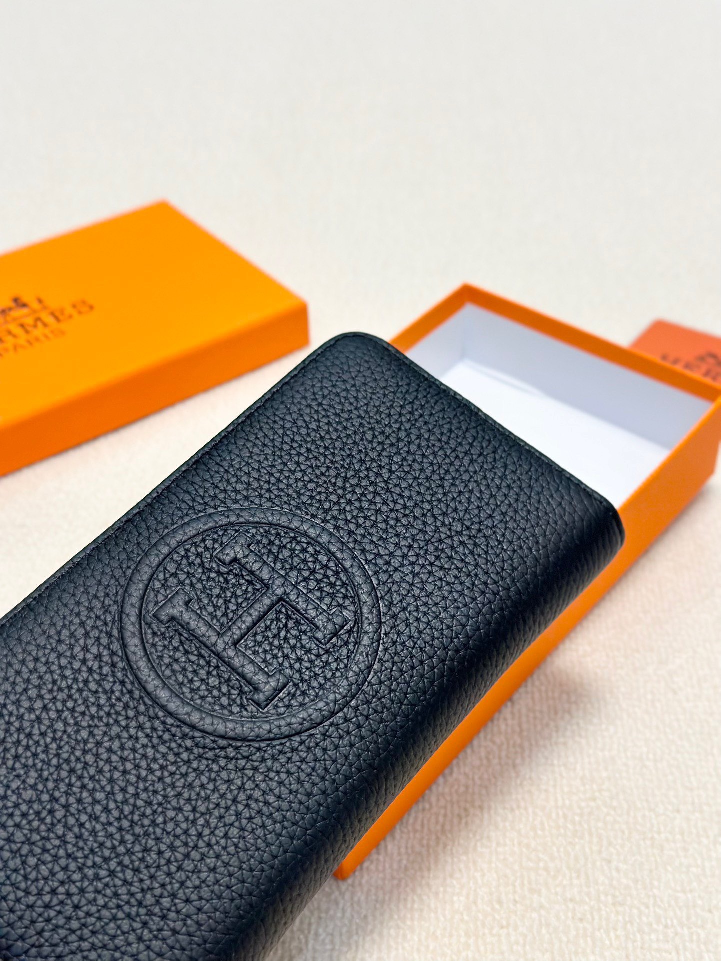 P100🎀🎀颜色 黑🎀尺寸 20x10🎀爱马仕🔥手包👍牛皮压花手感一流内置卡位多隔层大容量男士必备 ❤️