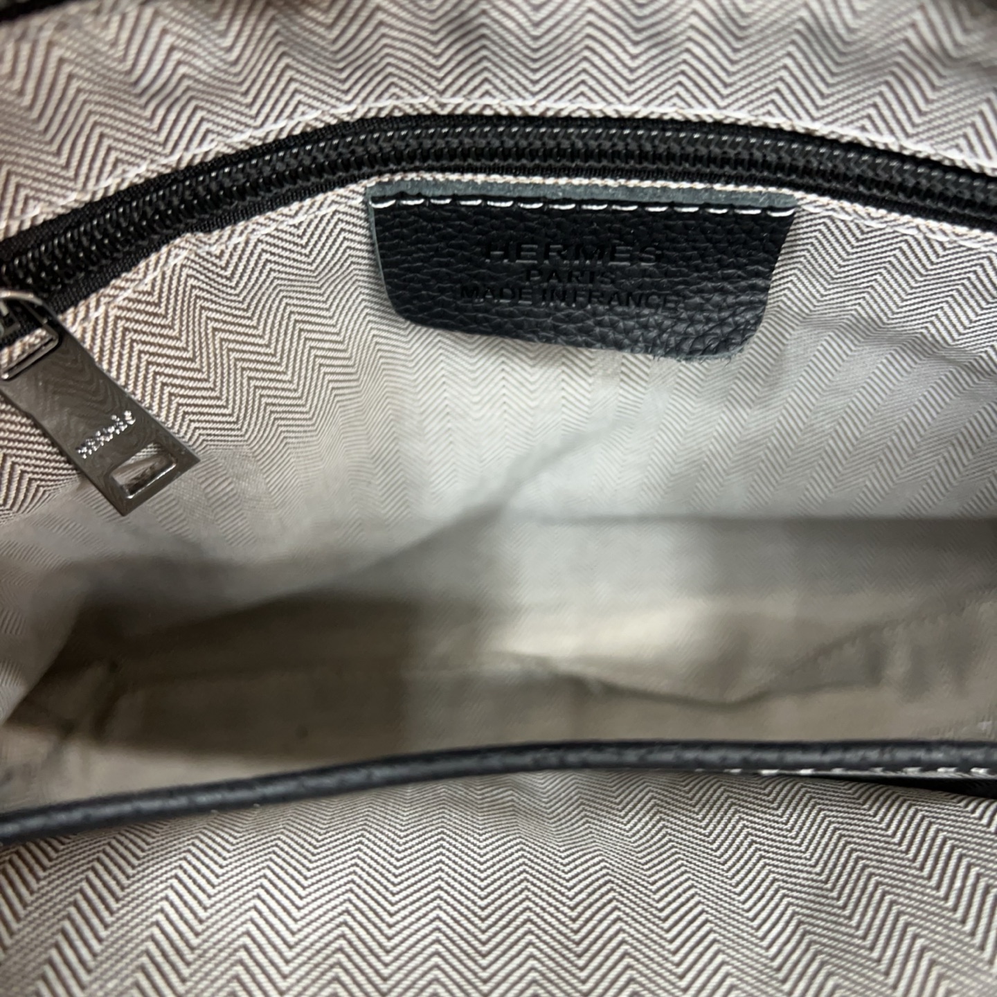 P230 Herm&egrave;s 爱马仕 邮差包 头层牛皮男士单肩斜挎包 实物拍摄 原厂原版面料 配送防尘袋 32 x 28cm