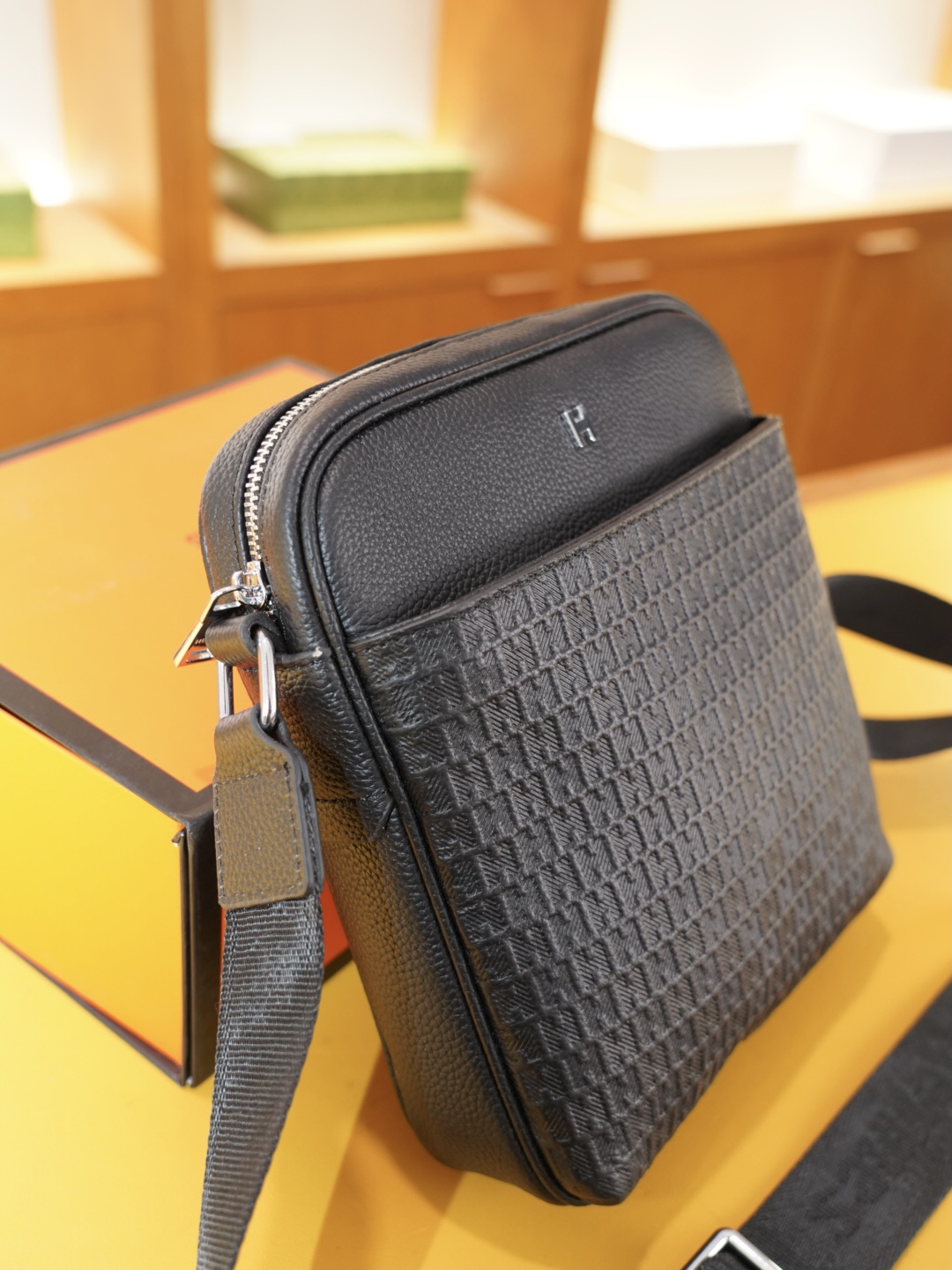 P140 🇫🇷 爱马仕 官网同步 高版本 斜挎单肩背包 永恒不过时的标志性产品 纯原单牛皮 顶级五金制作 非市面普通版本 今年Hermes最爱的款 全部实拍 实用性非常高 完全不用担心穿搭 配全套包装礼品盒 【规格：20x23x5】