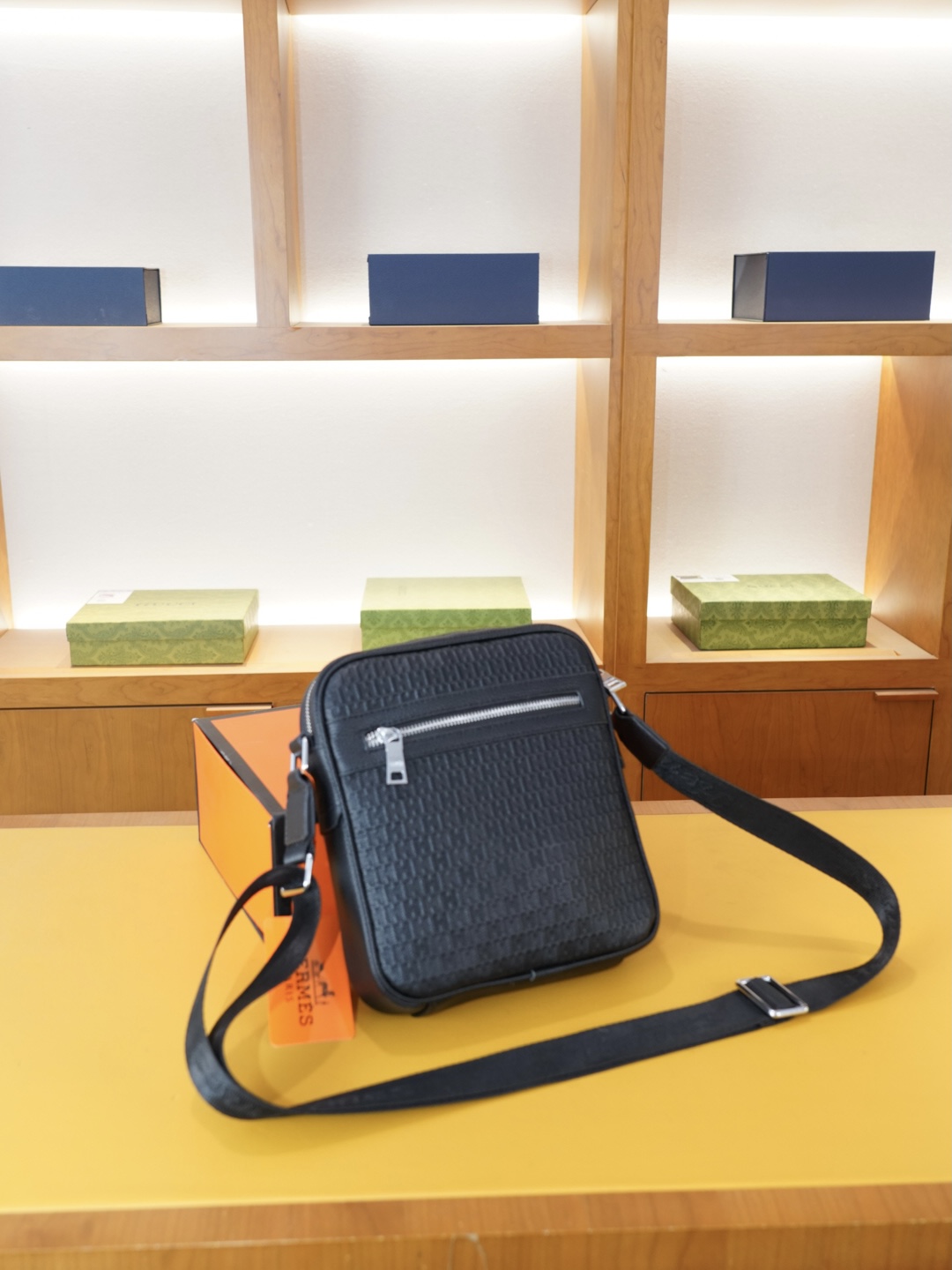 P140 🇫🇷 爱马仕 官网同步 高版本 斜挎单肩背包 永恒不过时的标志性产品 纯原单牛皮 顶级五金制作 非市面普通版本 今年Hermes最爱的款 全部实拍 实用性非常高 完全不用担心穿搭 配全套包装礼品盒 【规格：20x23x5】