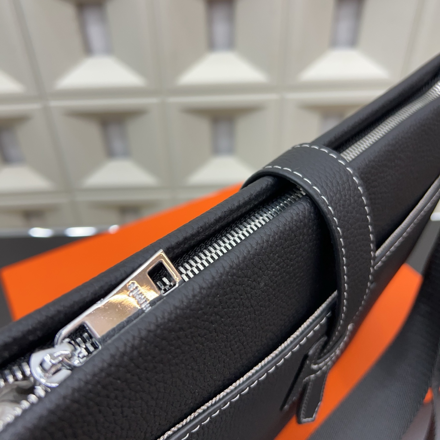 P230 Herm&egrave;s 爱马仕 邮差包 头层牛皮男士单肩斜挎包 实物拍摄 原厂原版面料 配送防尘袋 32 x 28cm